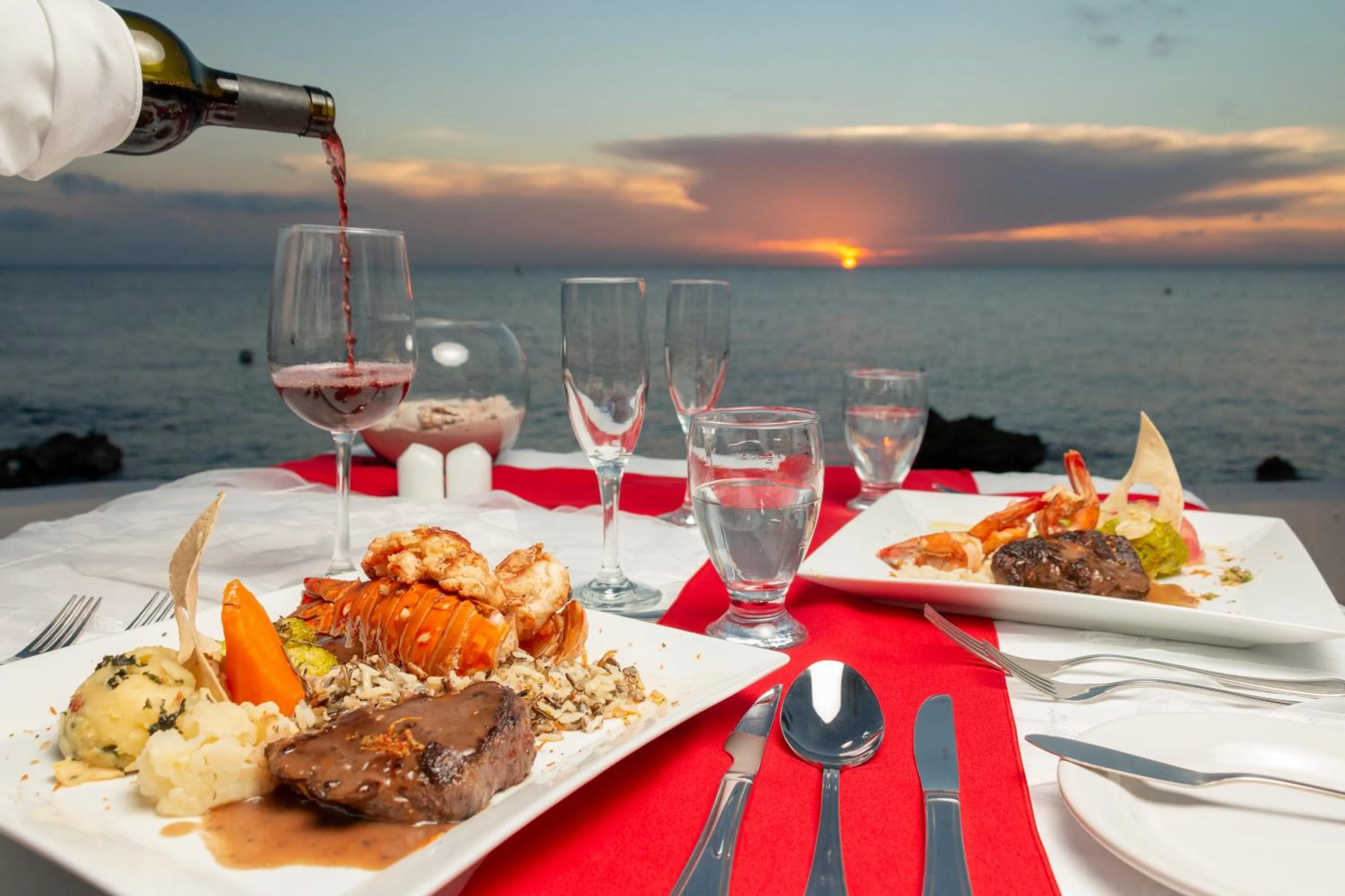Food and drinks in Cozumel Hotel & Resort TM by Wyndham All Inclusive