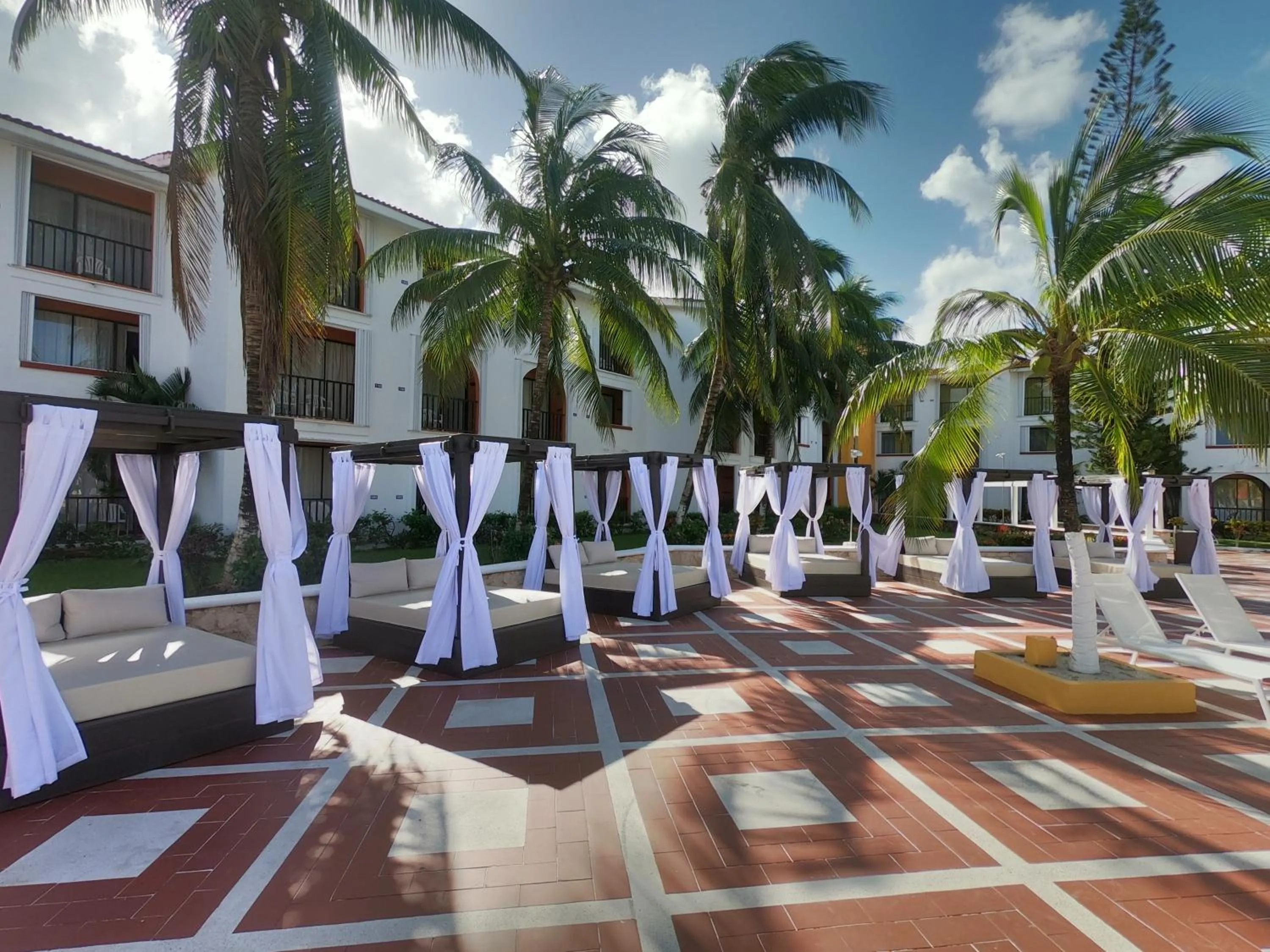 Swimming pool in Cozumel Hotel & Resort TM by Wyndham All Inclusive