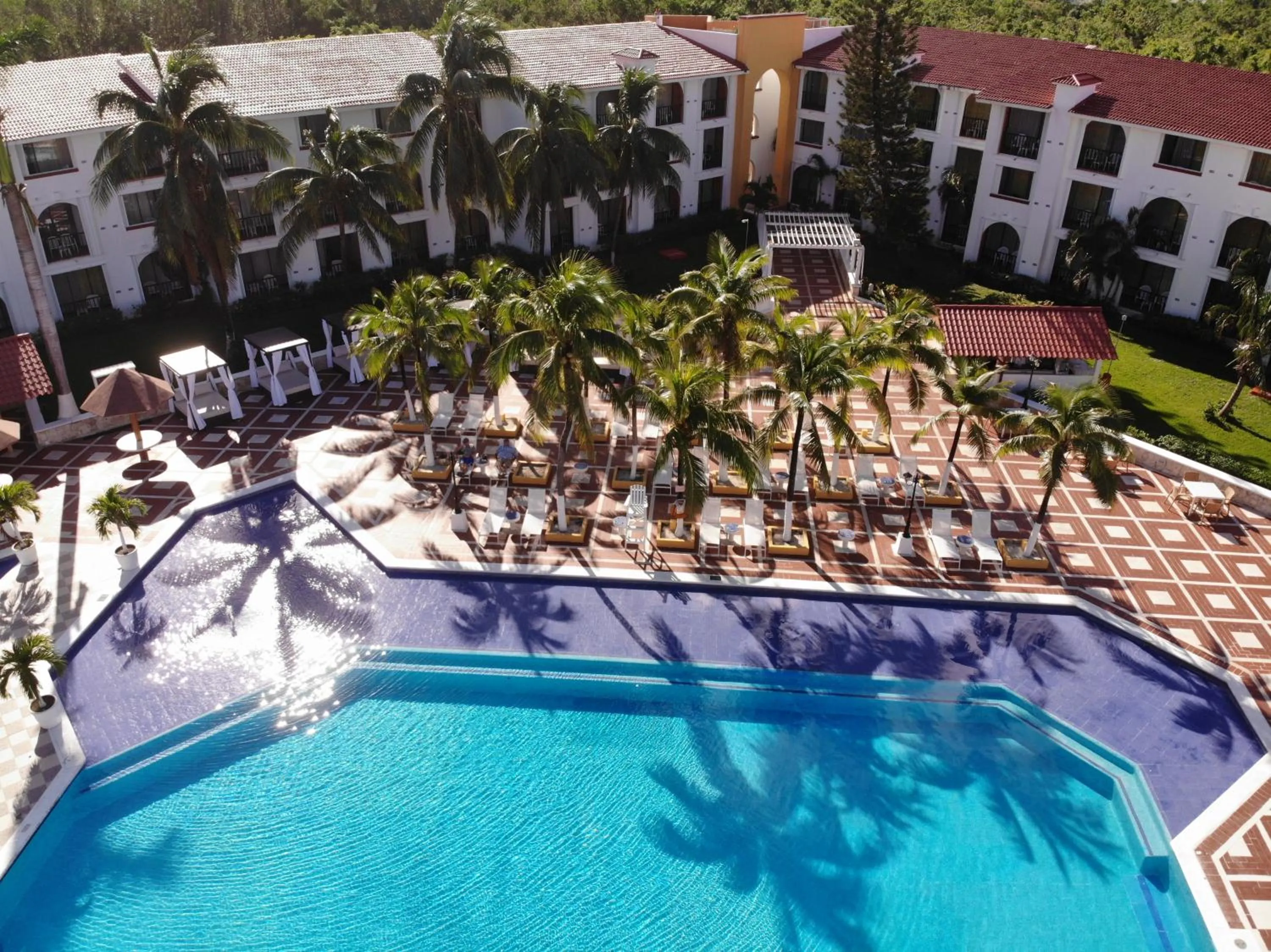 Swimming pool in Cozumel Hotel & Resort TM by Wyndham All Inclusive