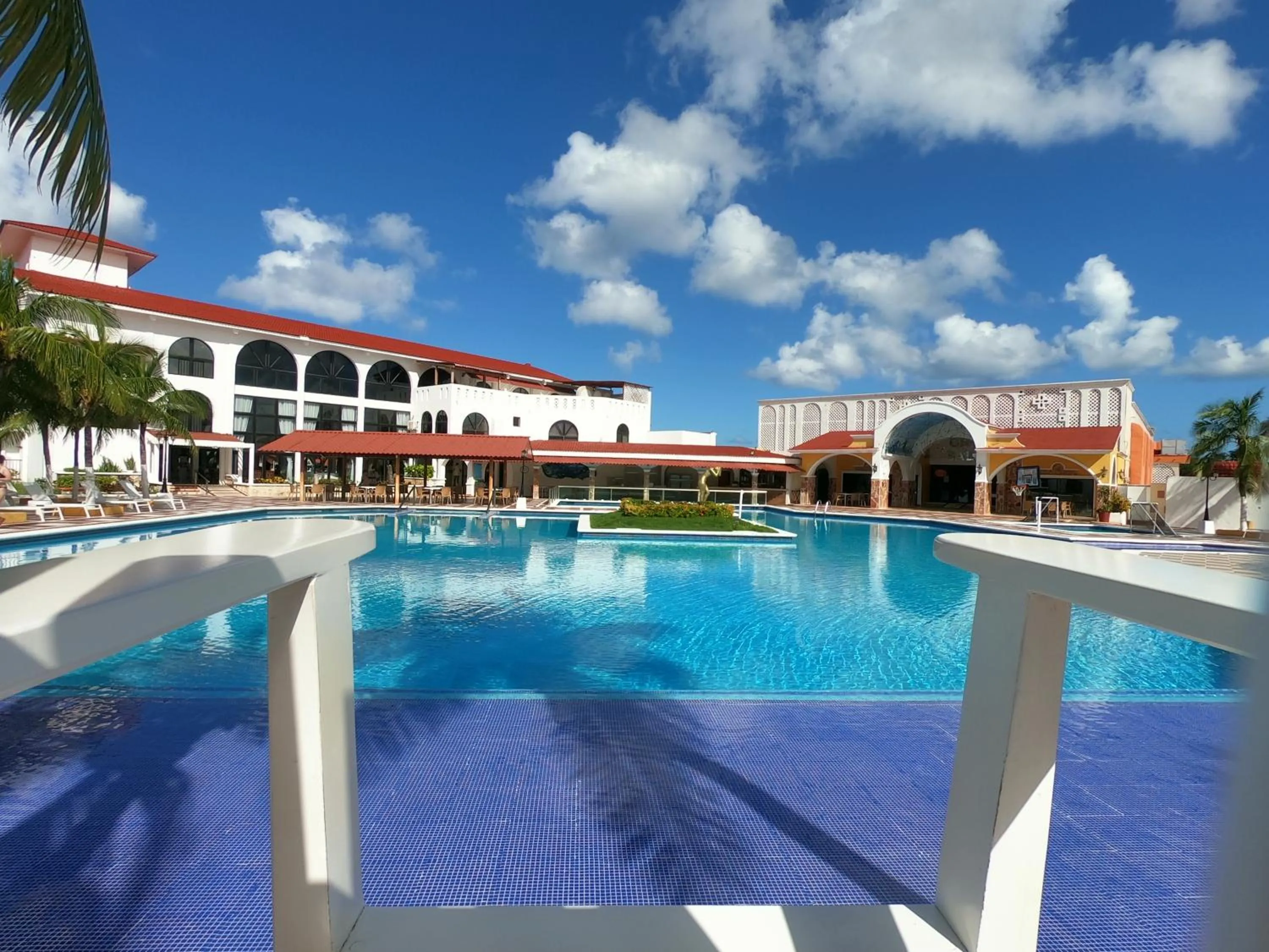 Swimming pool in Cozumel Hotel & Resort TM by Wyndham All Inclusive