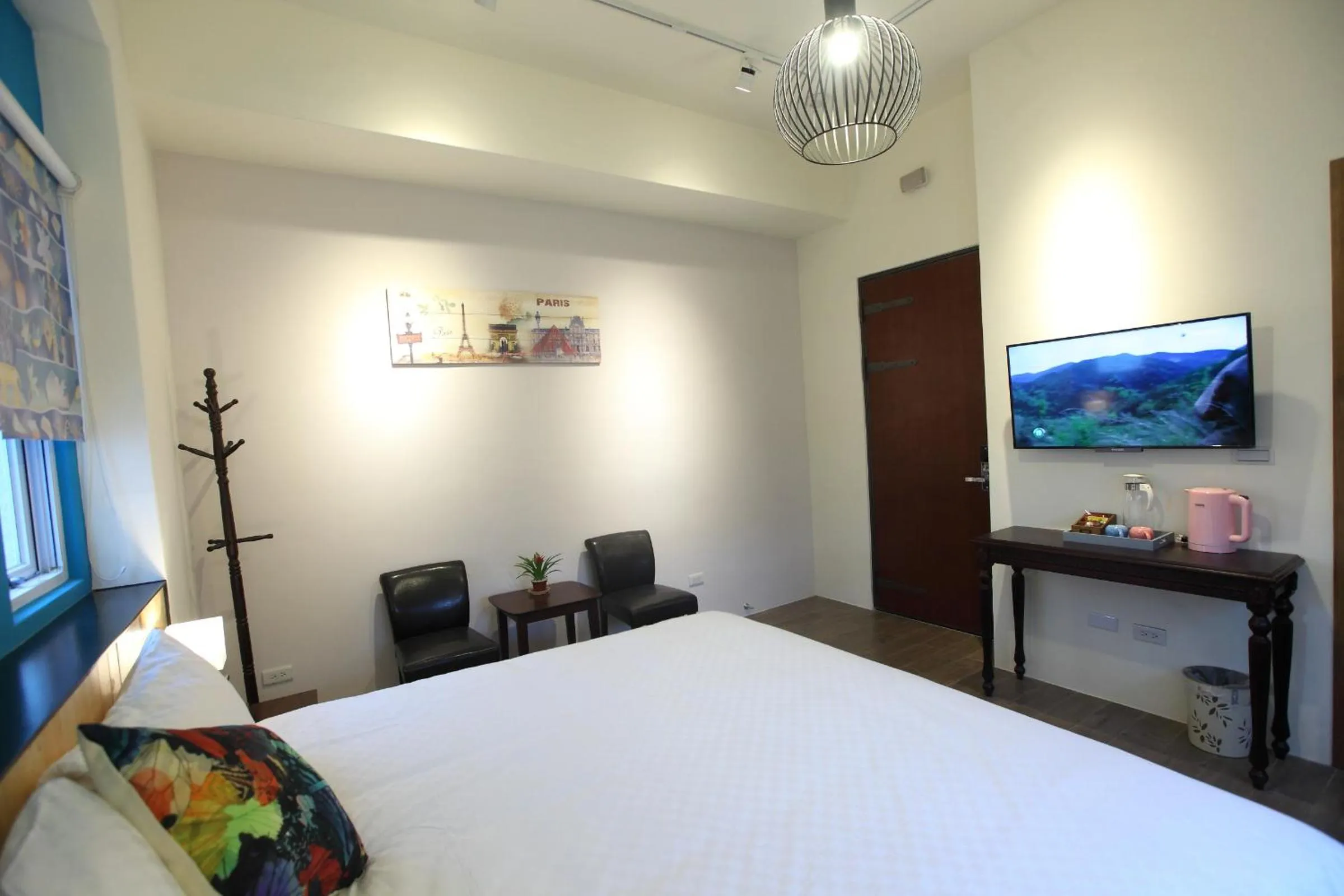 Bed in 坡岸長堤民宿 Leveeside House I 花蓮車站民宿 I 民宿證號1747 & 1748