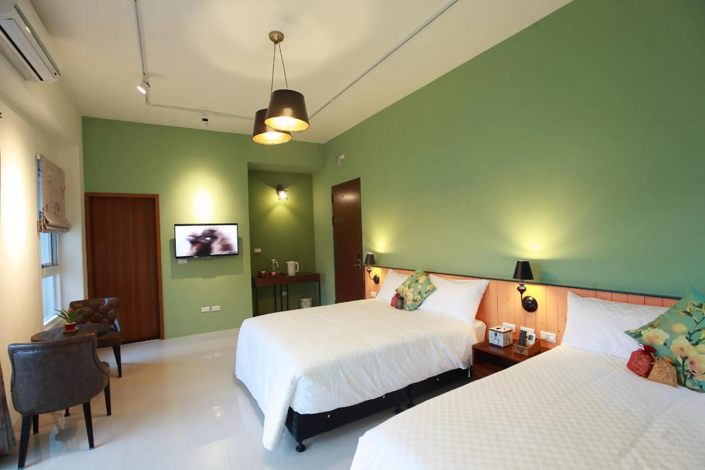 Bed in 坡岸長堤民宿 Leveeside House I 花蓮車站民宿 I 民宿證號1747 & 1748