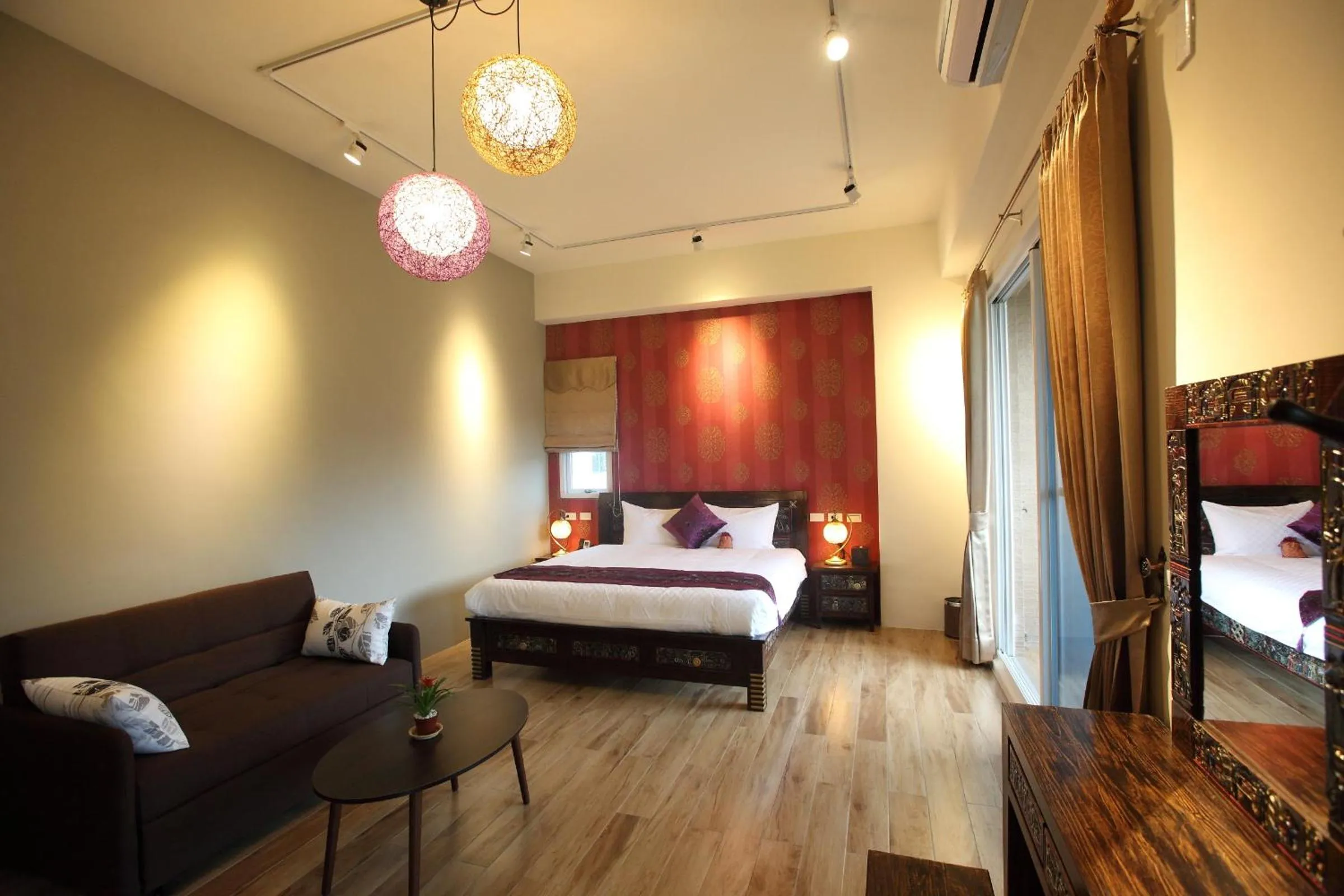 Bed in 坡岸長堤民宿 Leveeside House I 花蓮車站民宿 I 民宿證號1747 & 1748