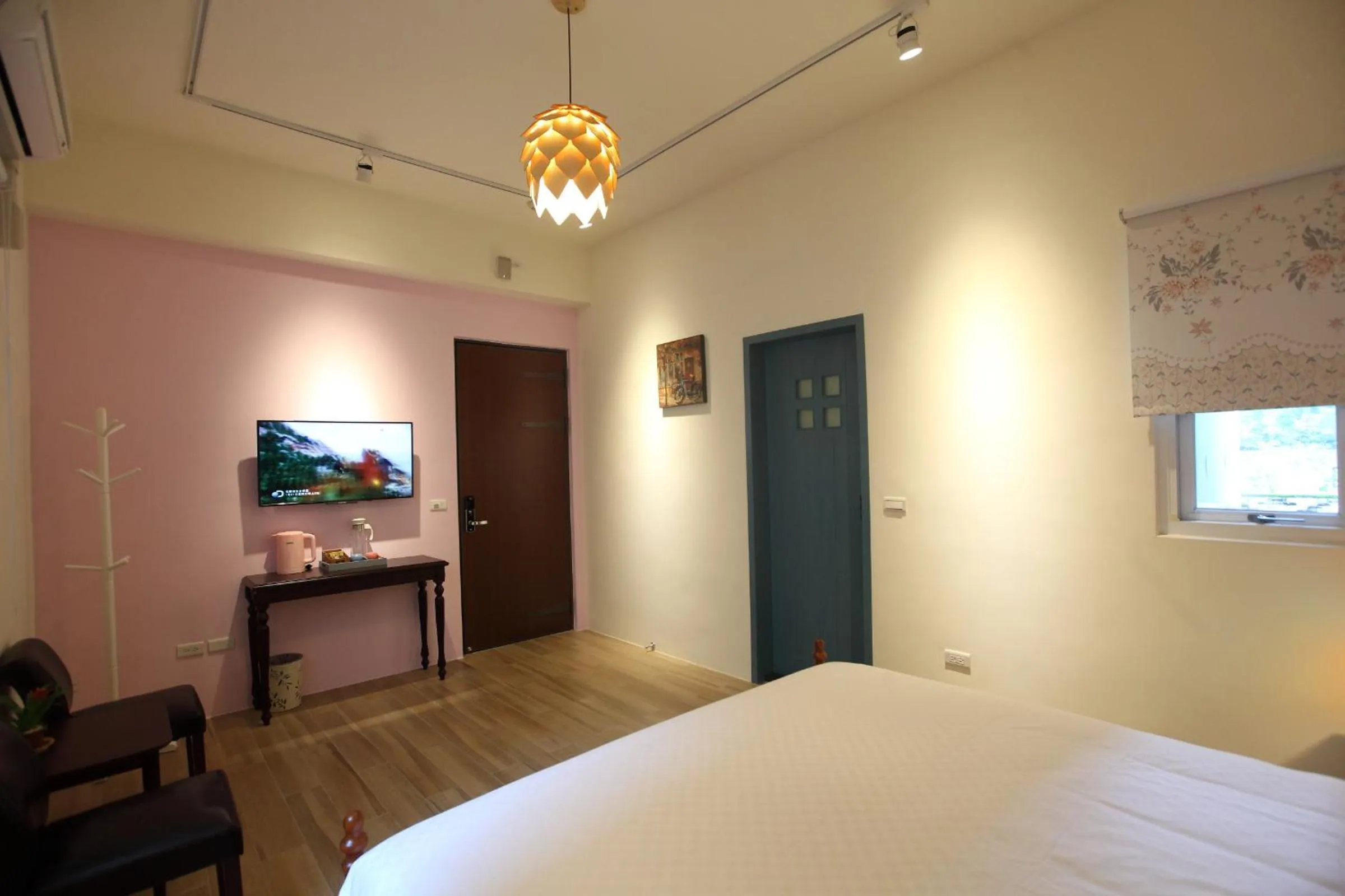 Bed in 坡岸長堤民宿 Leveeside House I 花蓮車站民宿 I 民宿證號1747 & 1748