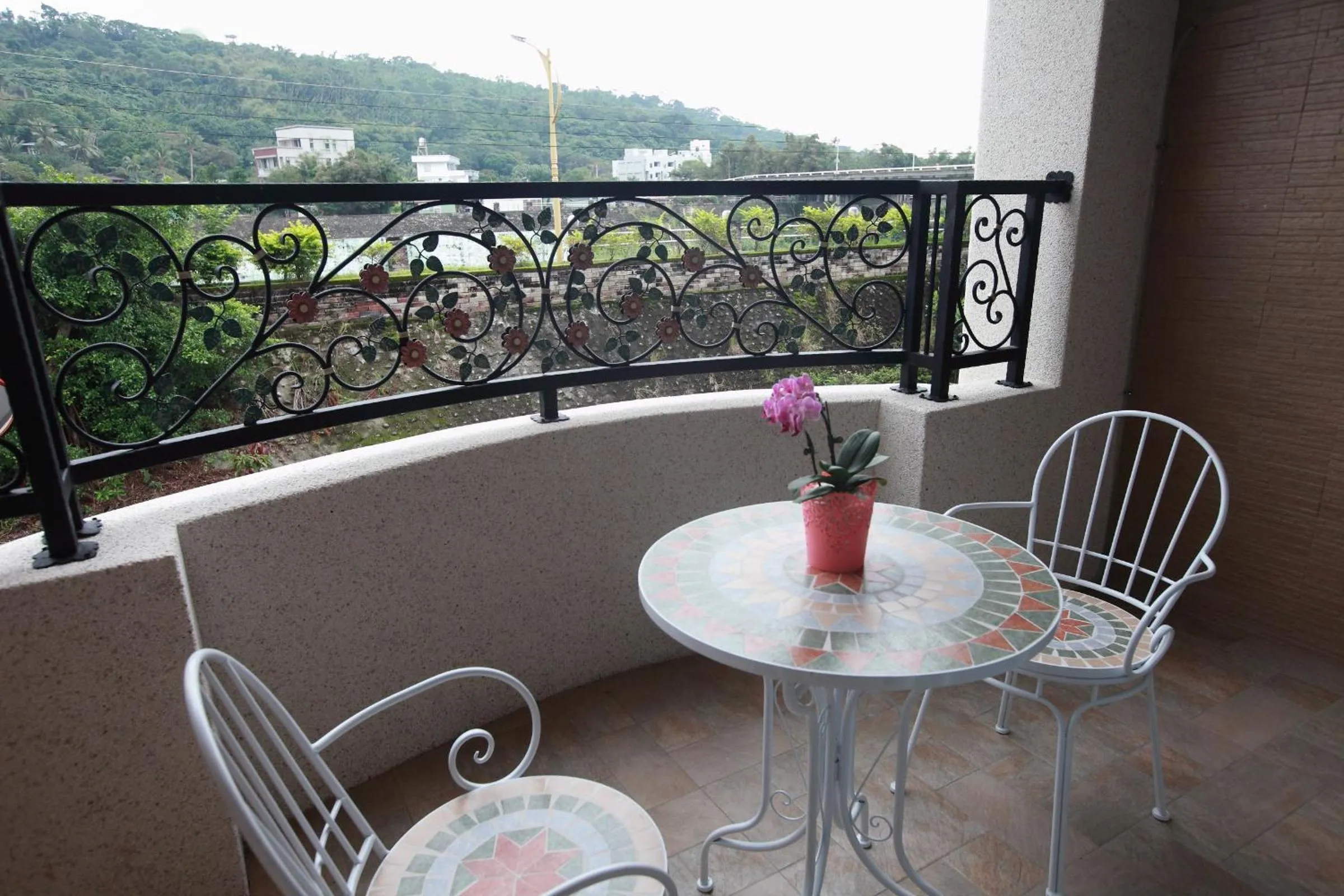 坡岸長堤民宿 Leveeside House I 花蓮車站民宿 I 民宿證號1747 & 1748