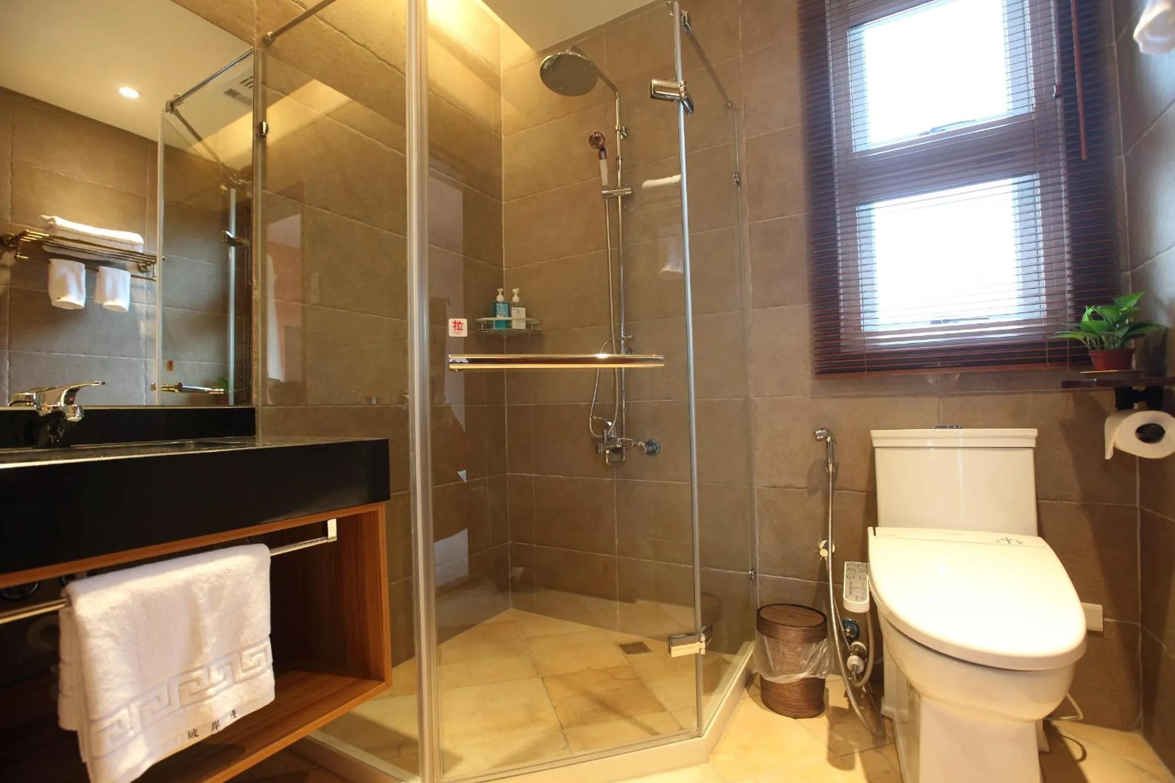 坡岸長堤民宿 Leveeside House I 花蓮車站民宿 I 民宿證號1747 & 1748