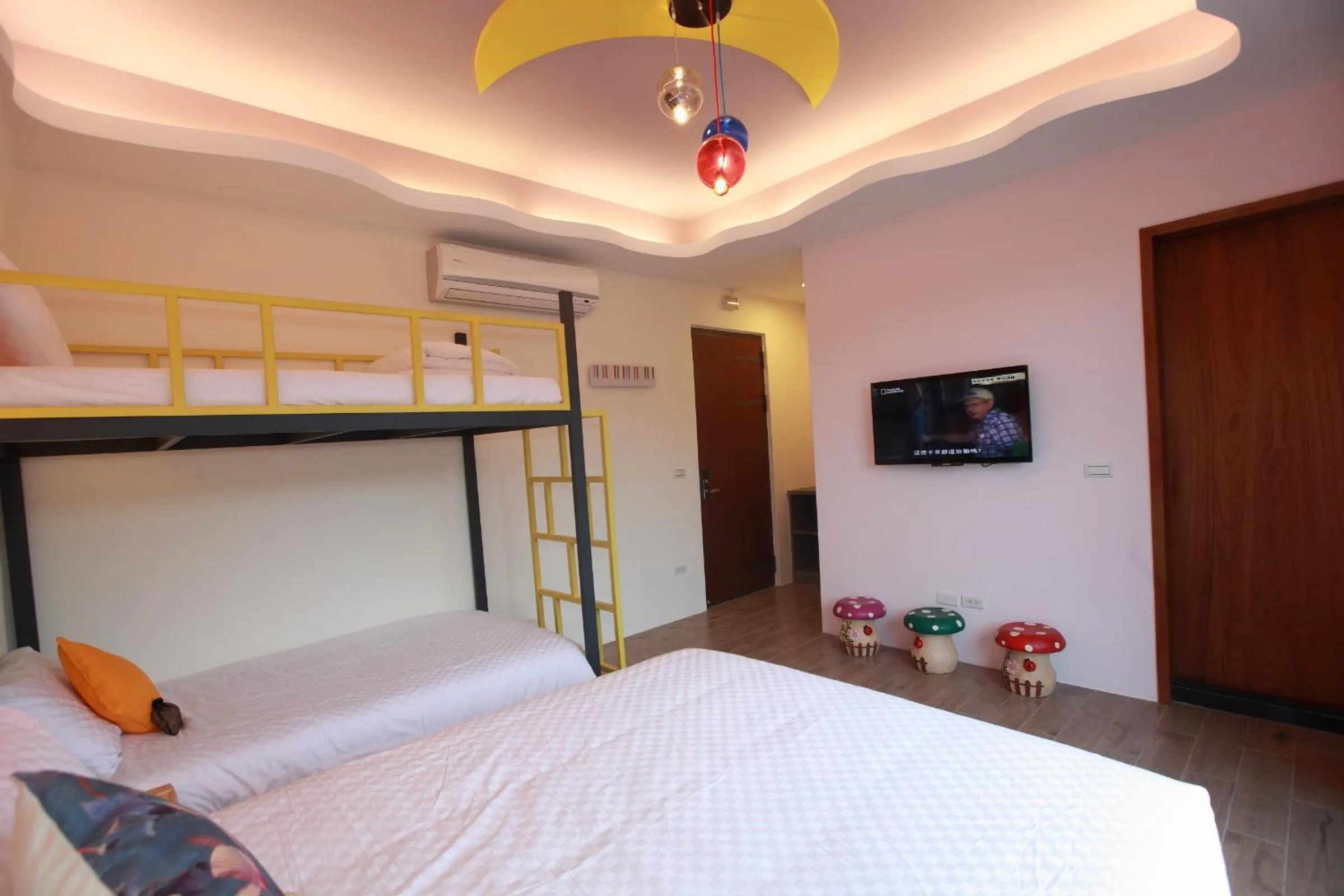 Bed in 坡岸長堤民宿 Leveeside House I 花蓮車站民宿 I 民宿證號1747 & 1748