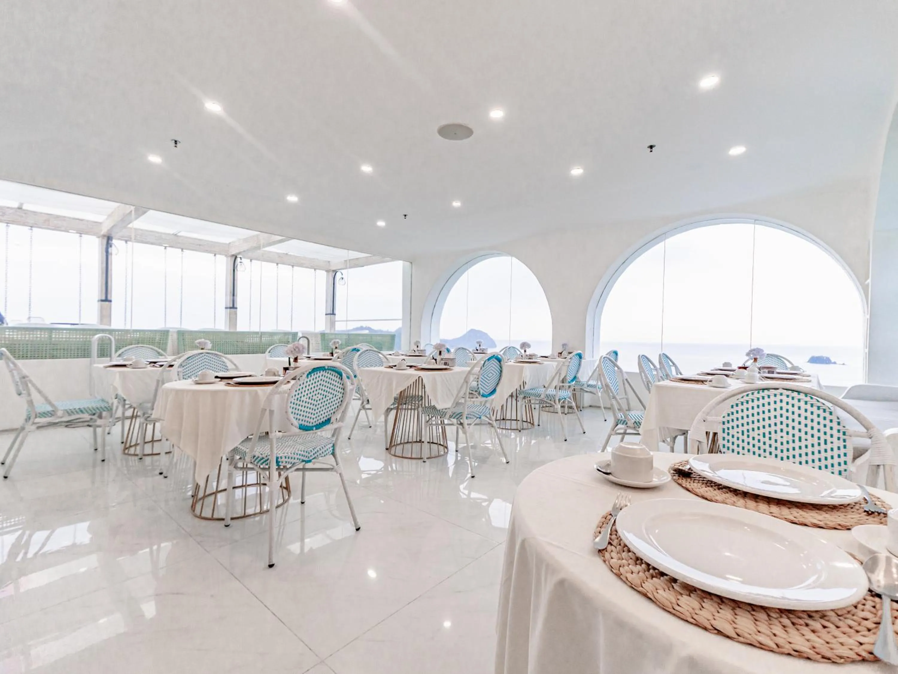 Restaurant/places to eat in Loccal Collection Hotel Komodo