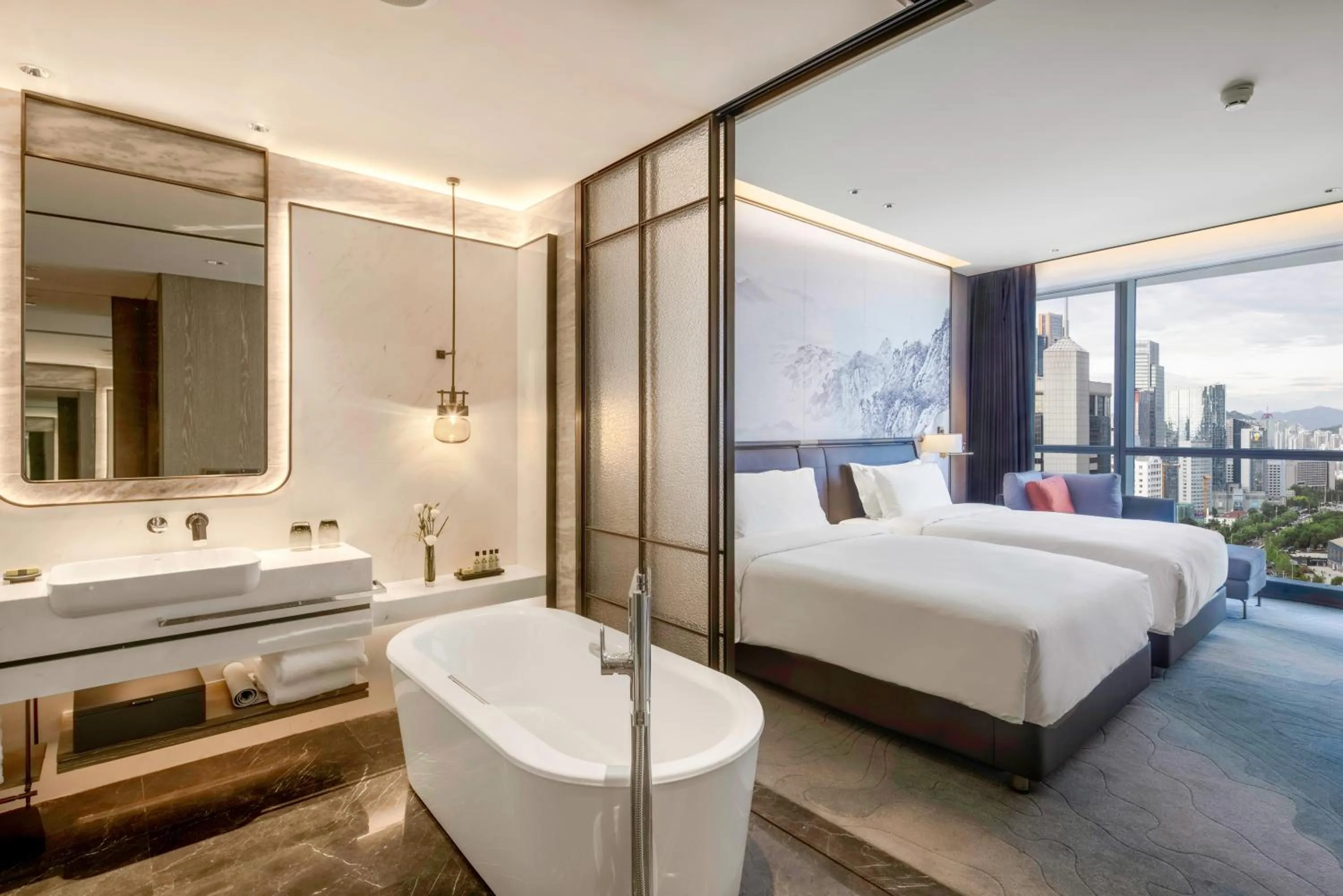 Photo of the whole room, Bed in Qingdao Haitian Hotel