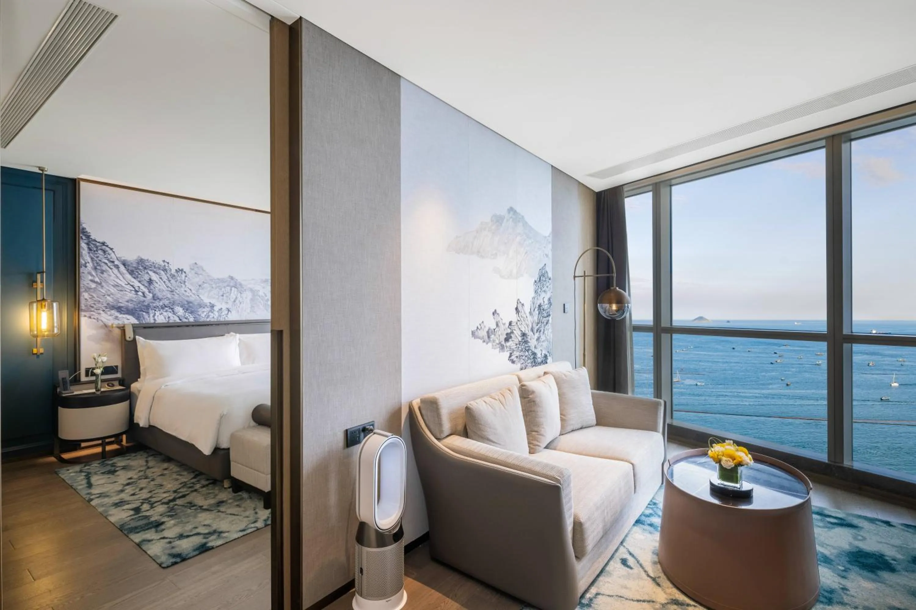 Photo of the whole room in Qingdao Haitian Hotel