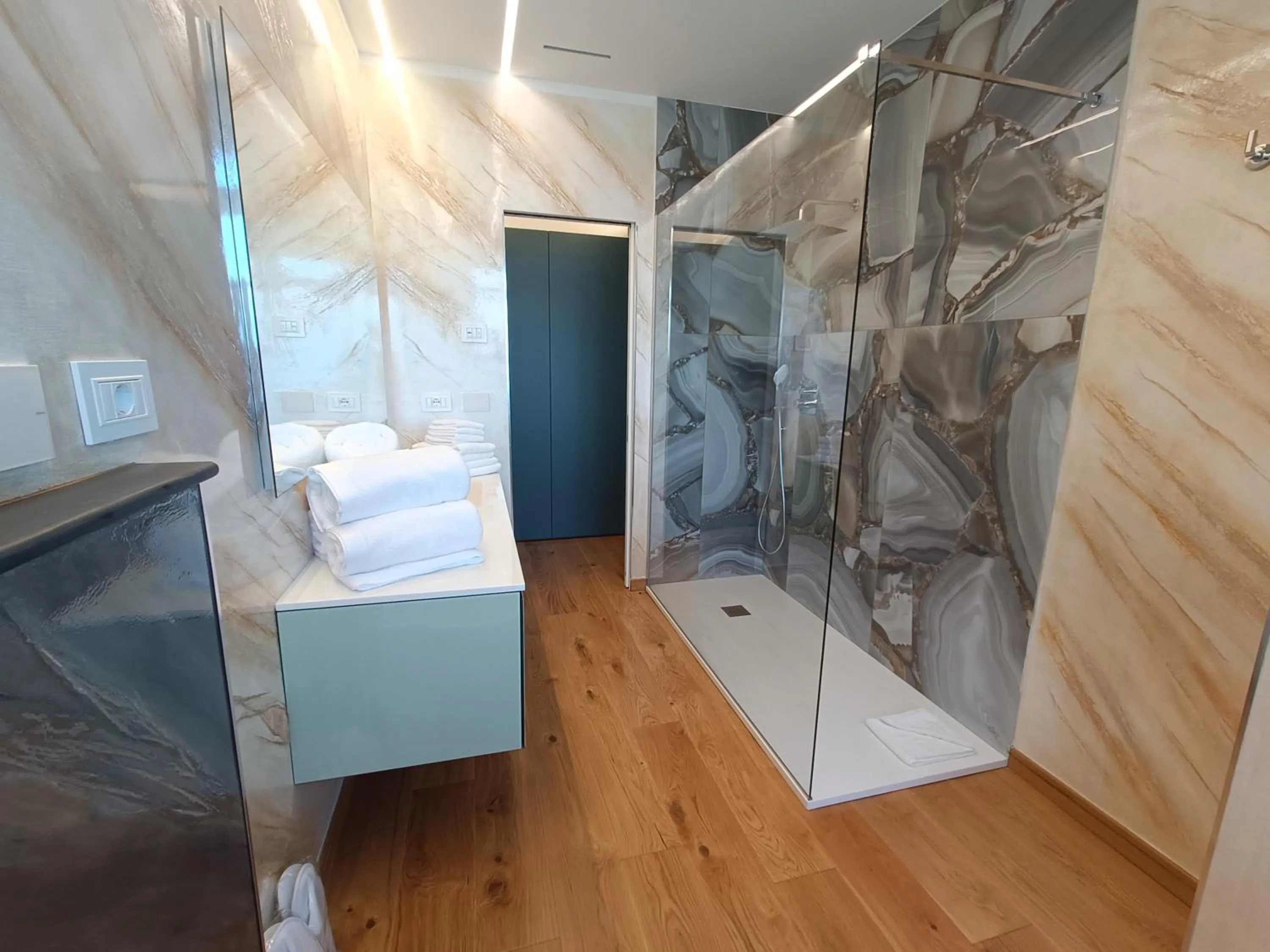 Shower in Grand Hotel Torre Fara