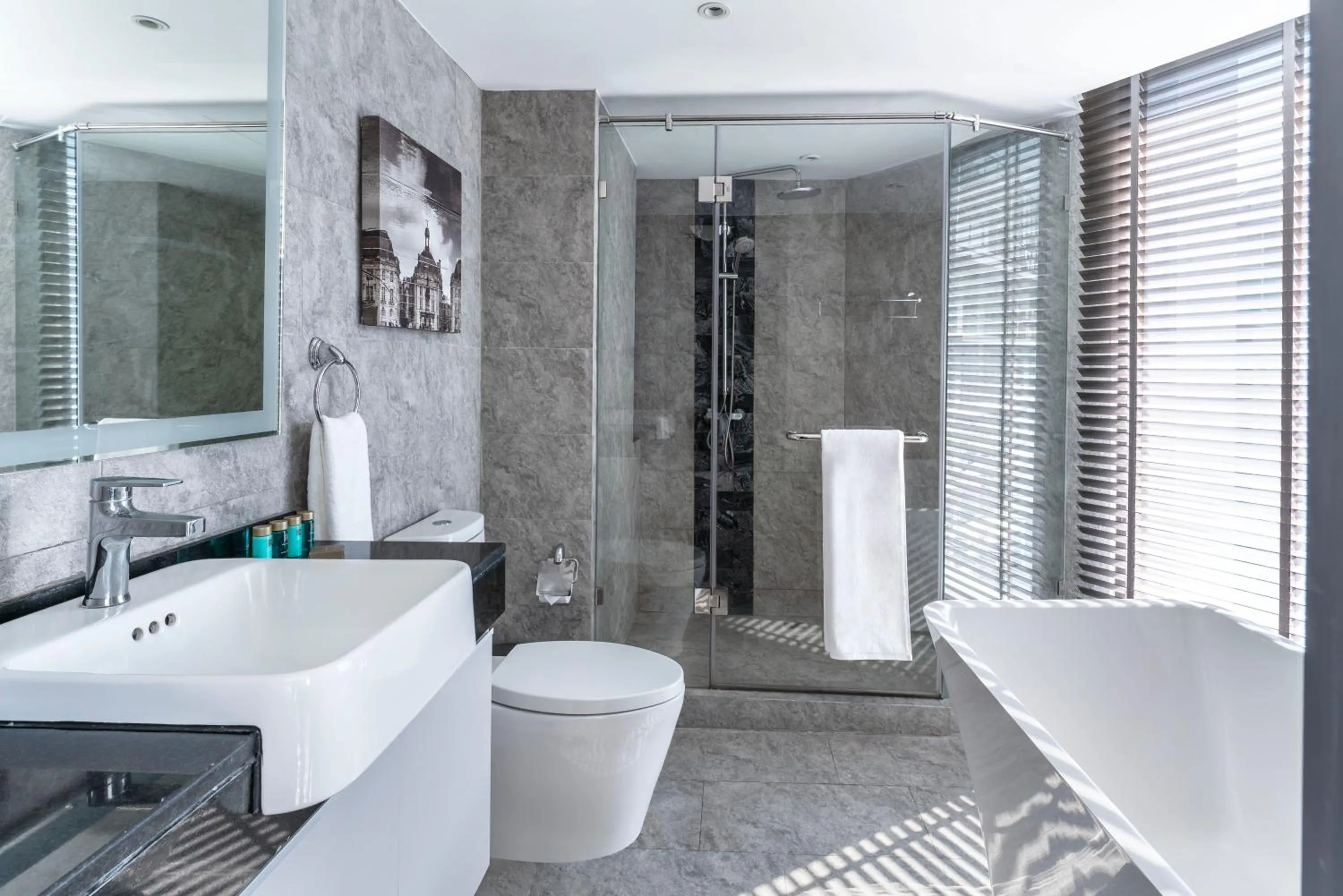 Toilet in The Quartier Hotel Phromphong - Thonglor