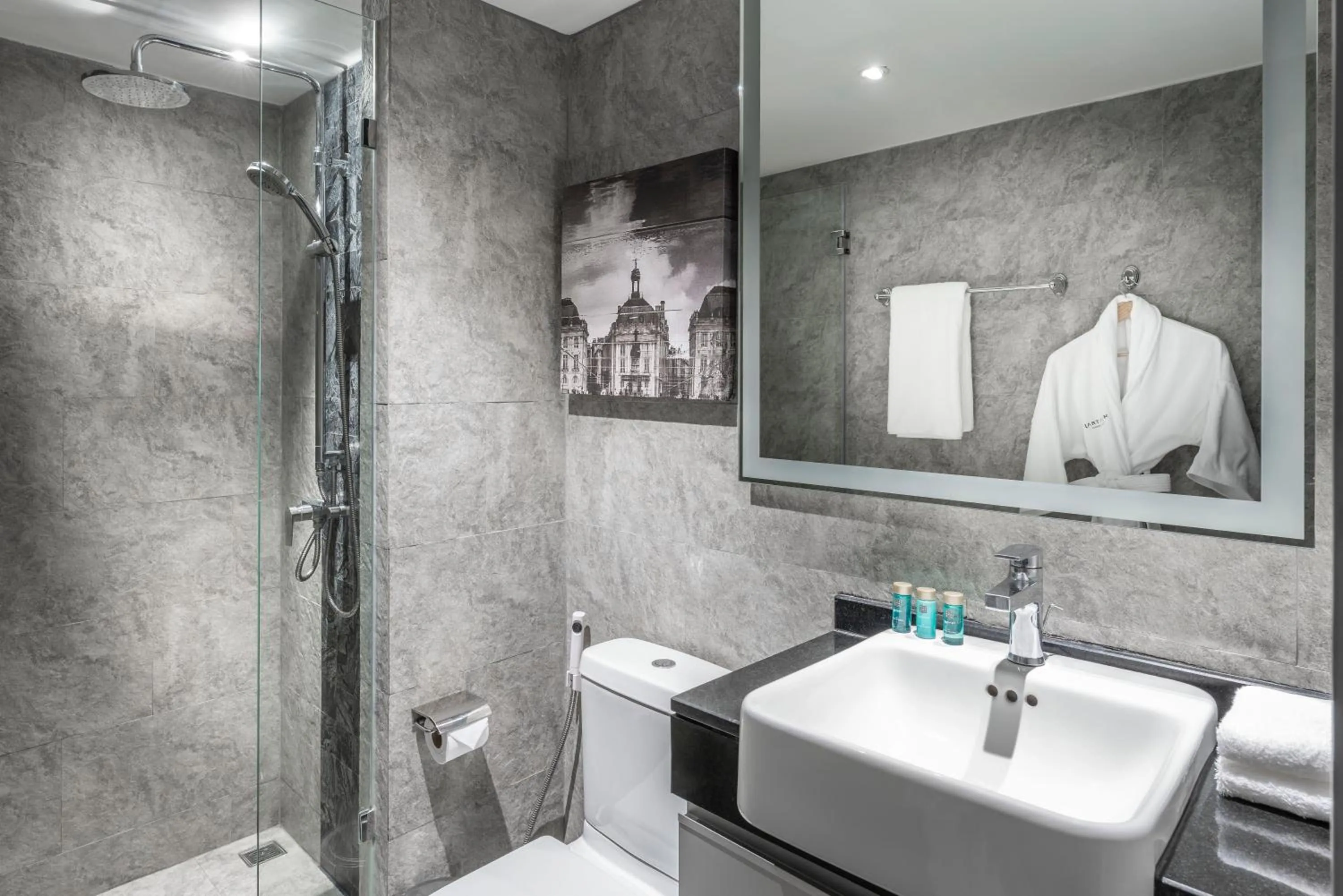 Shower in The Quartier Hotel Phromphong - Thonglor