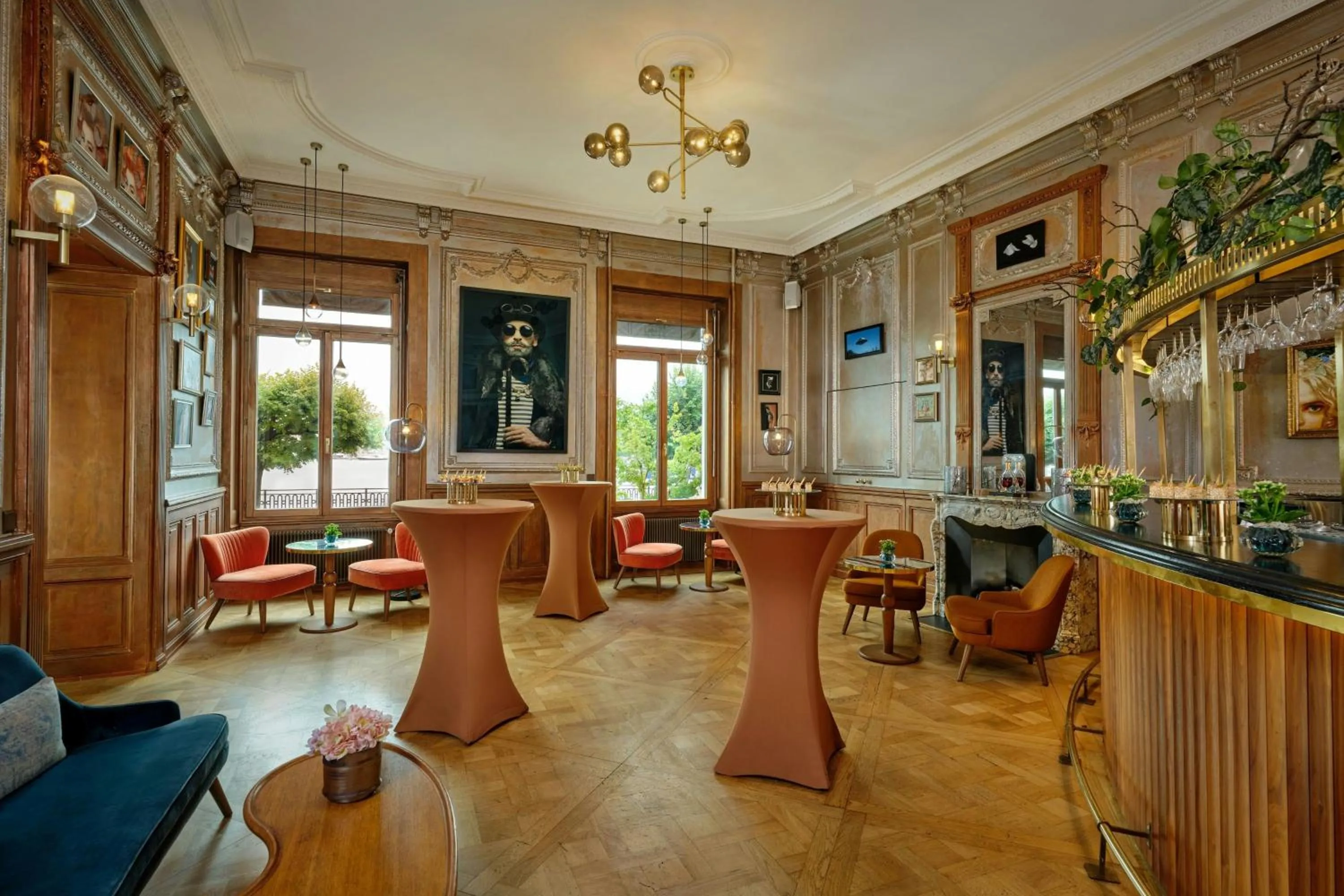 Lounge or bar in The Ritz-Carlton Hotel de la Paix, Geneva