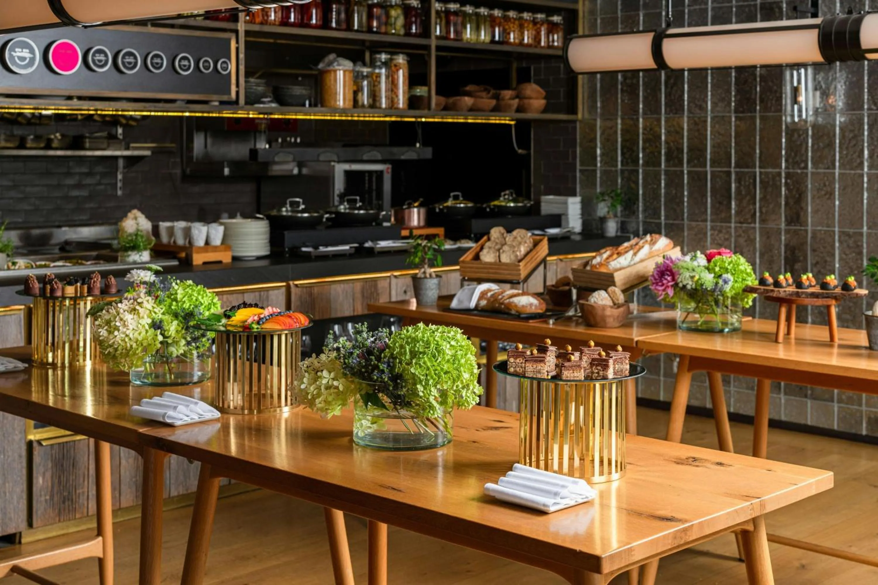 Lounge or bar in The Ritz-Carlton Hotel de la Paix, Geneva