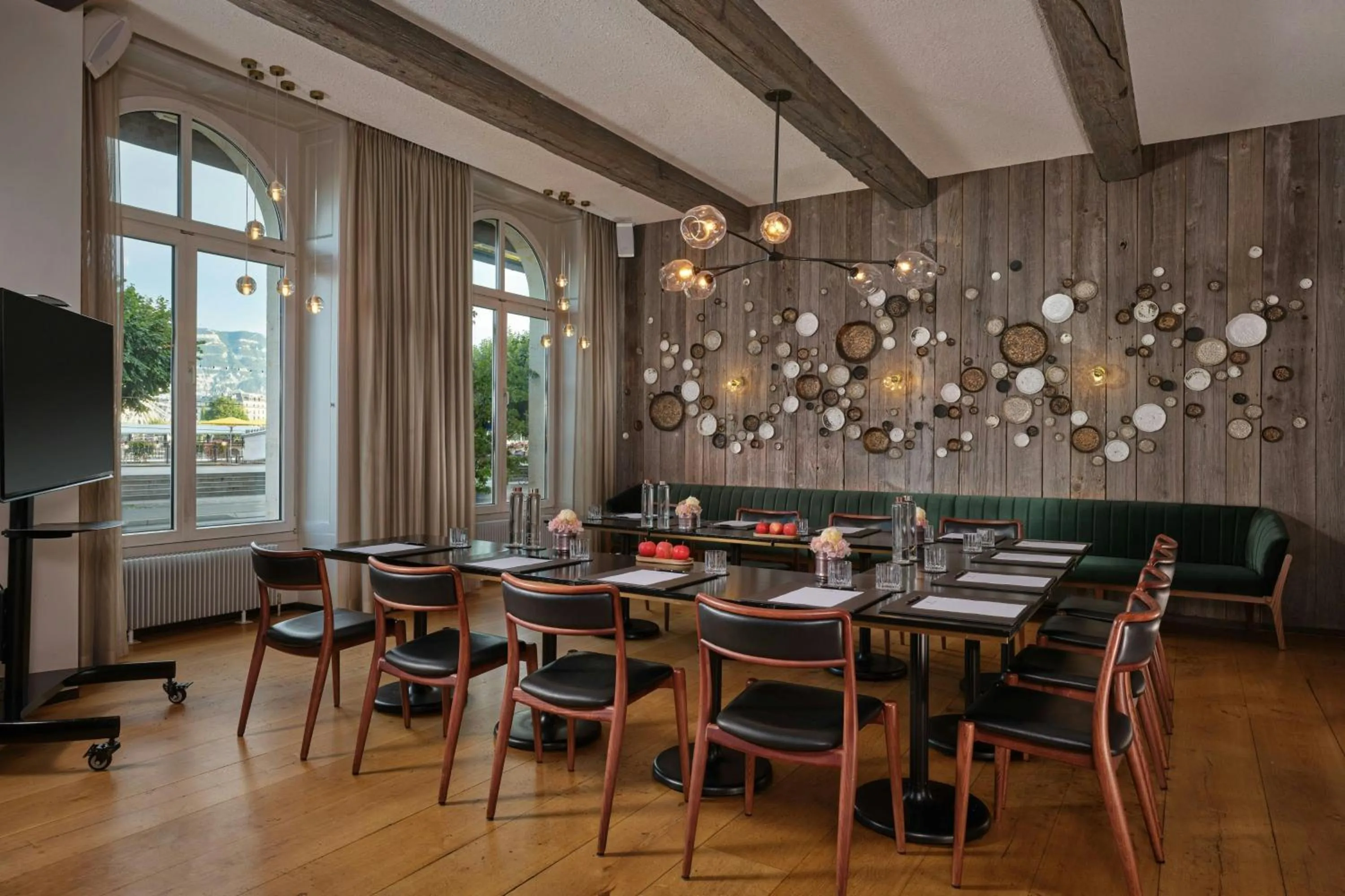 Lounge or bar in The Ritz-Carlton Hotel de la Paix, Geneva