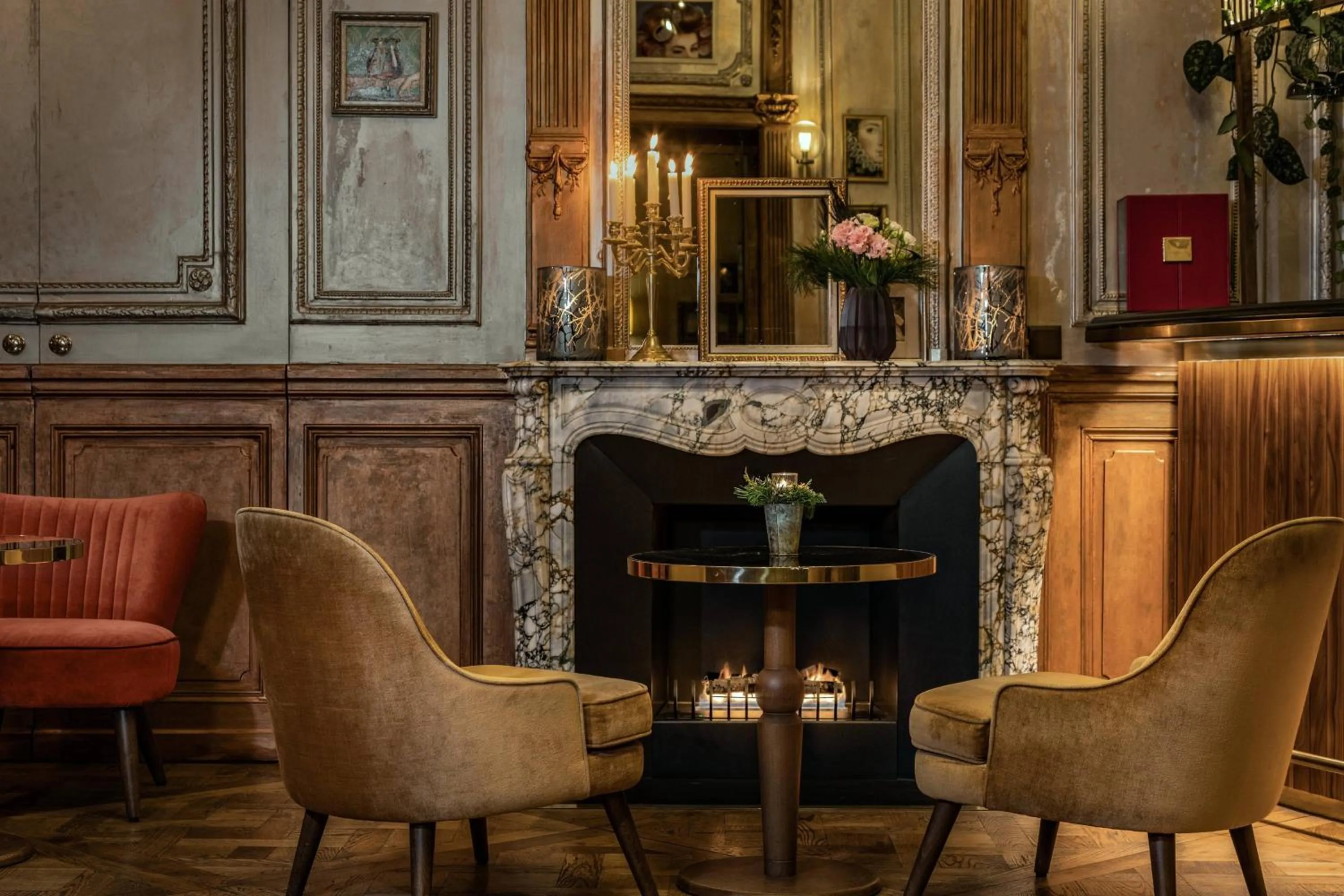 Lounge or bar in The Ritz-Carlton Hotel de la Paix, Geneva
