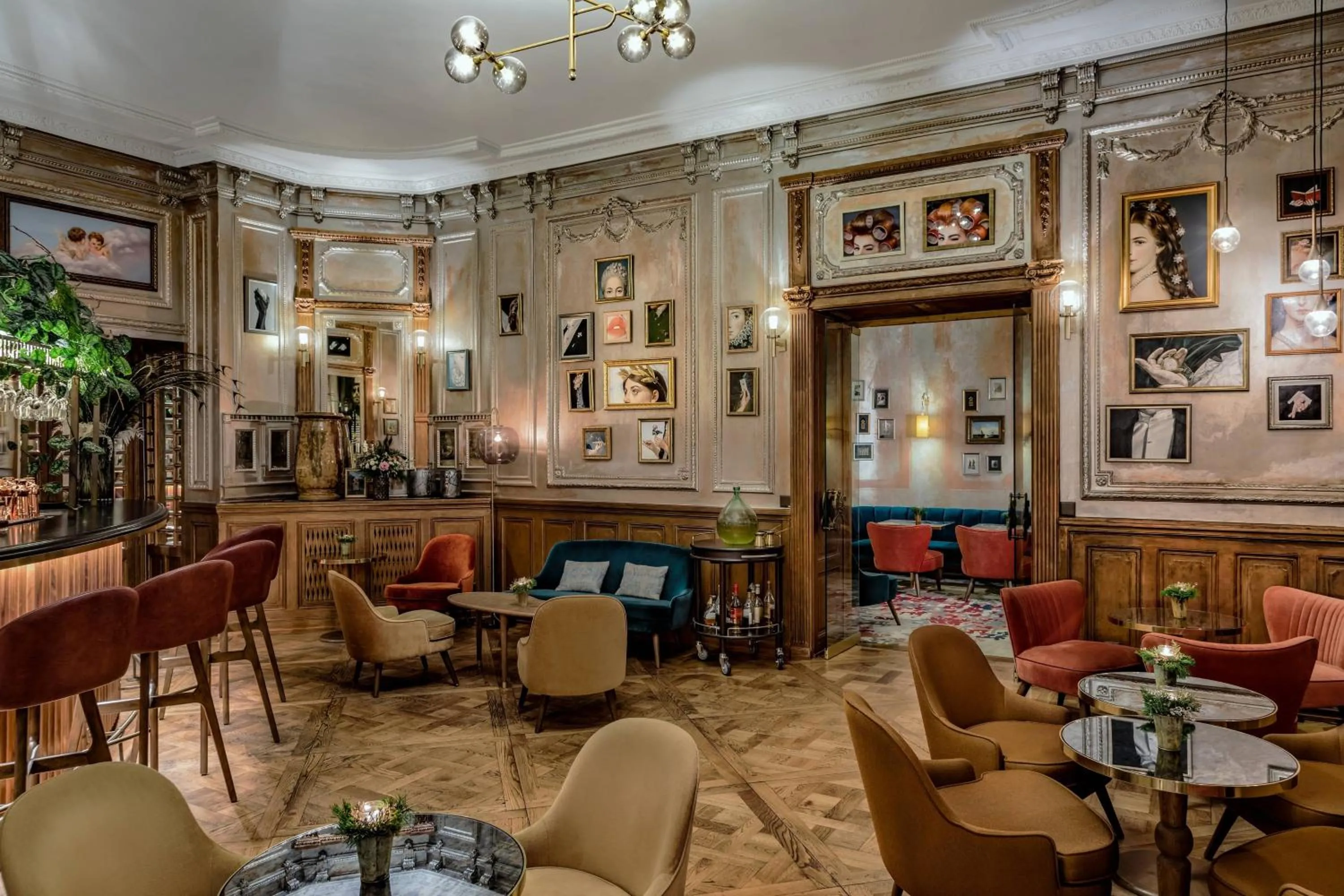 Lounge or bar in The Ritz-Carlton Hotel de la Paix, Geneva