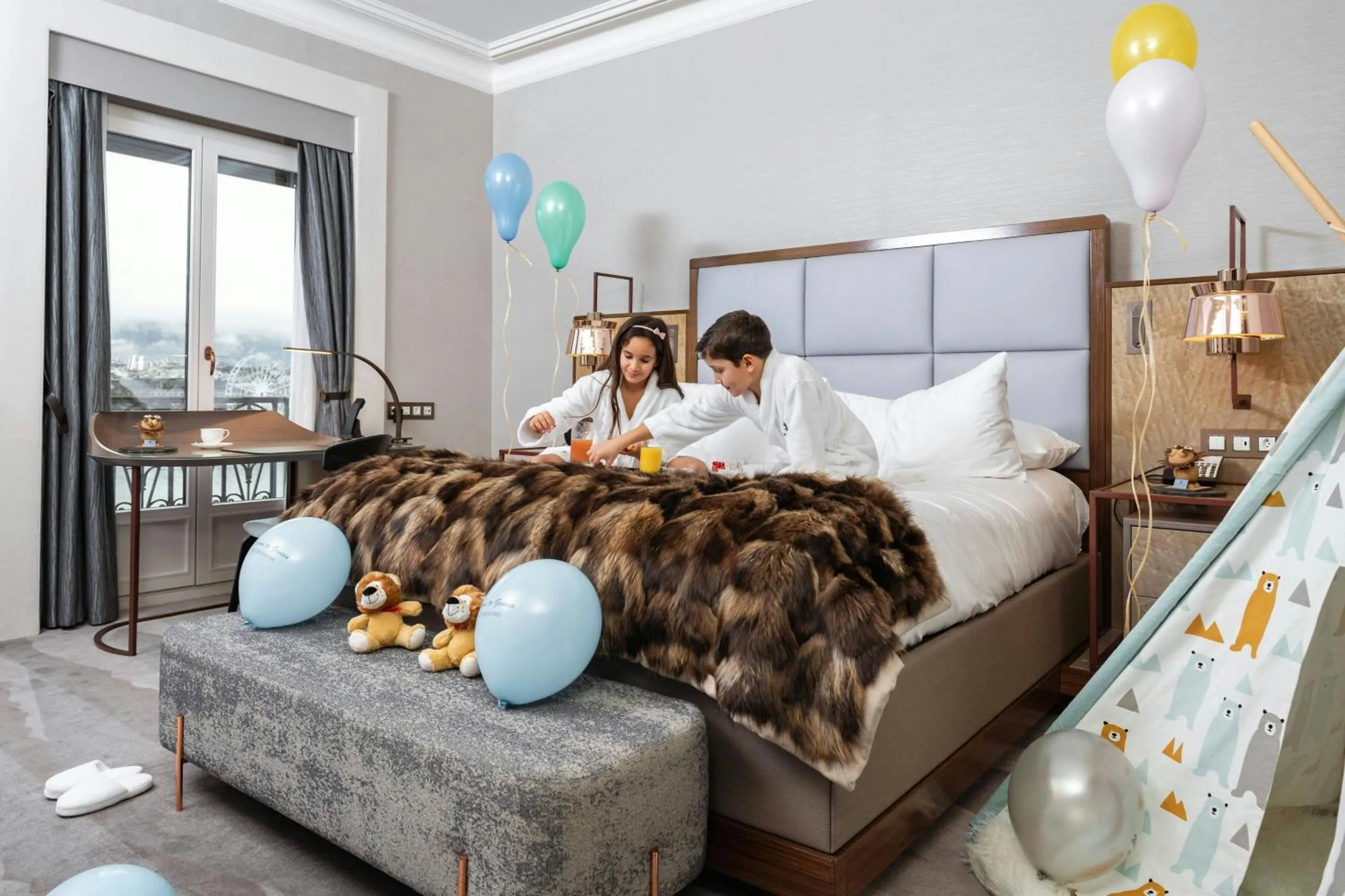 Other, Bed in The Ritz-Carlton Hotel de la Paix, Geneva