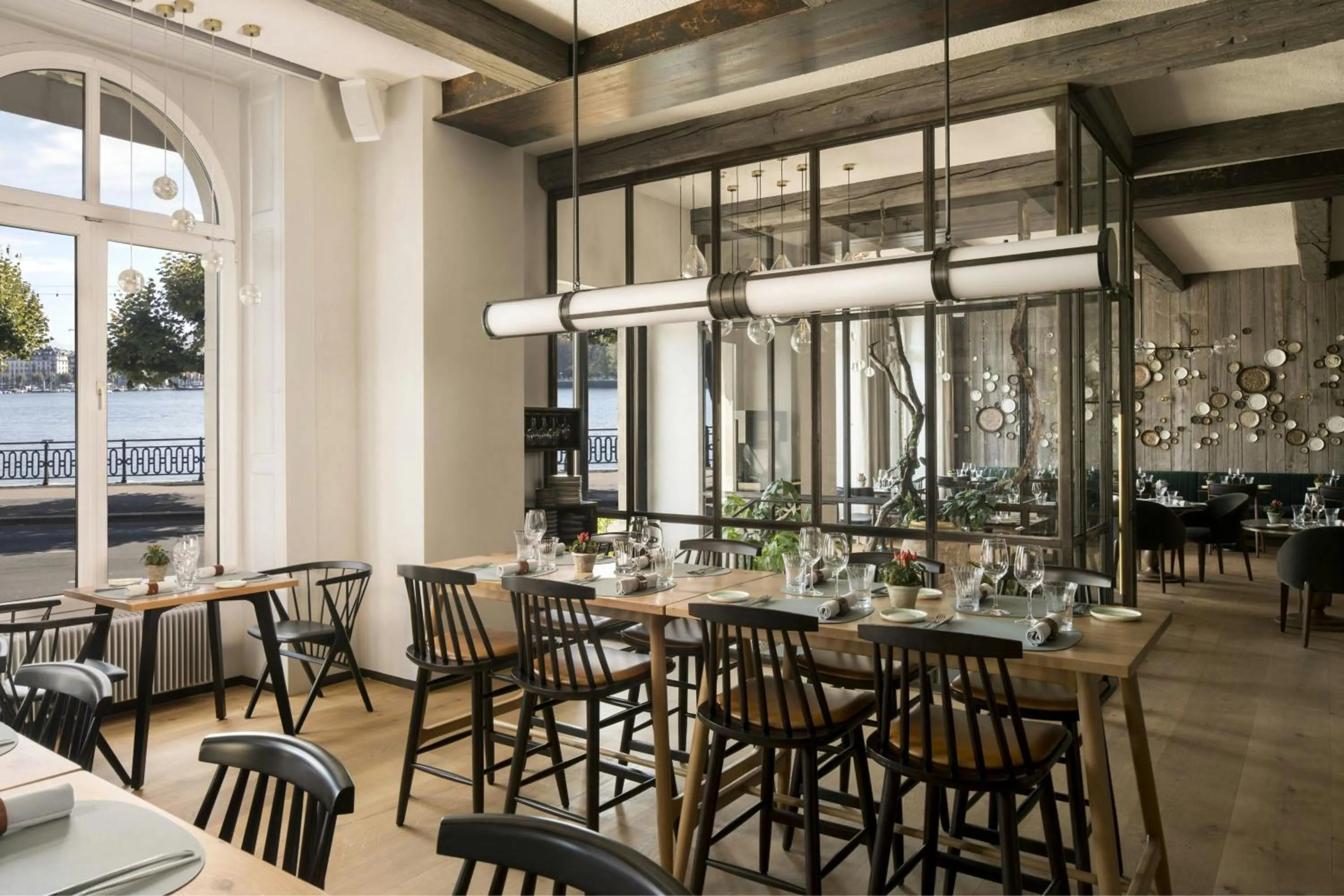 Lounge or bar in The Ritz-Carlton Hotel de la Paix, Geneva