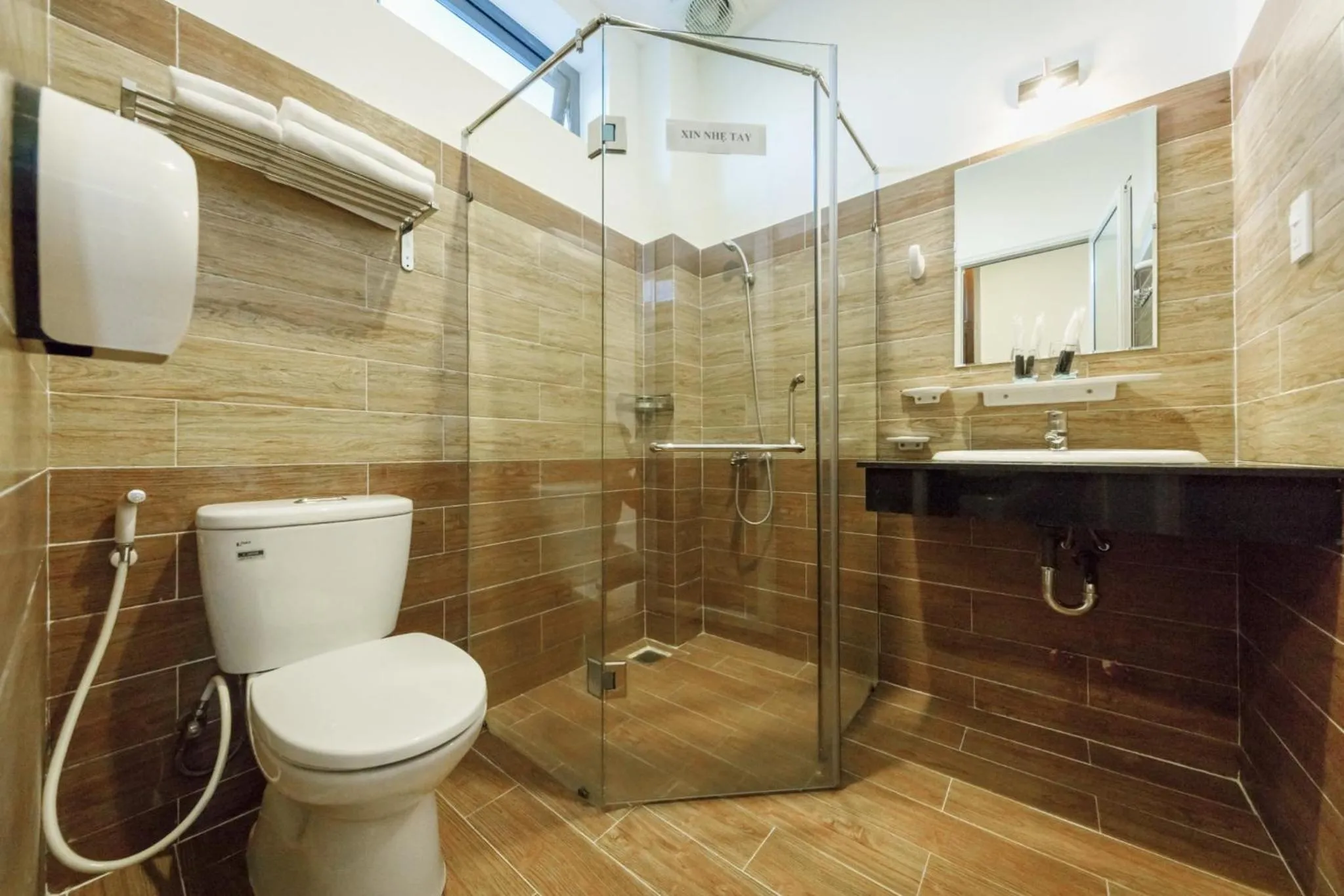 Bathroom in Bonjour Da Lat Hotel