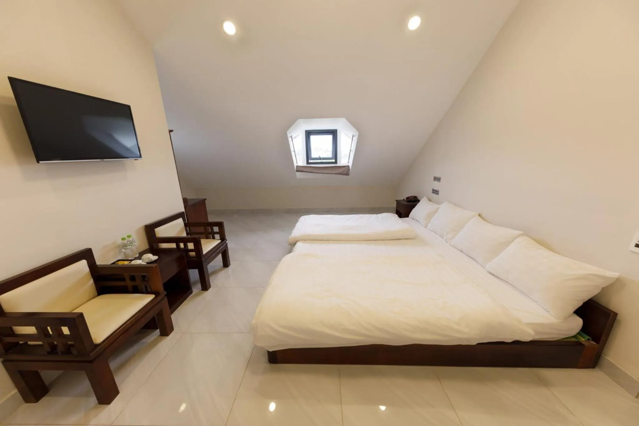 Bed in Bonjour Da Lat Hotel