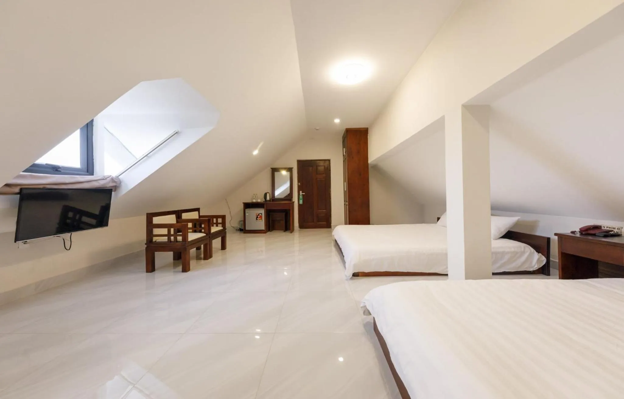 TV and multimedia, Bed in Bonjour Da Lat Hotel