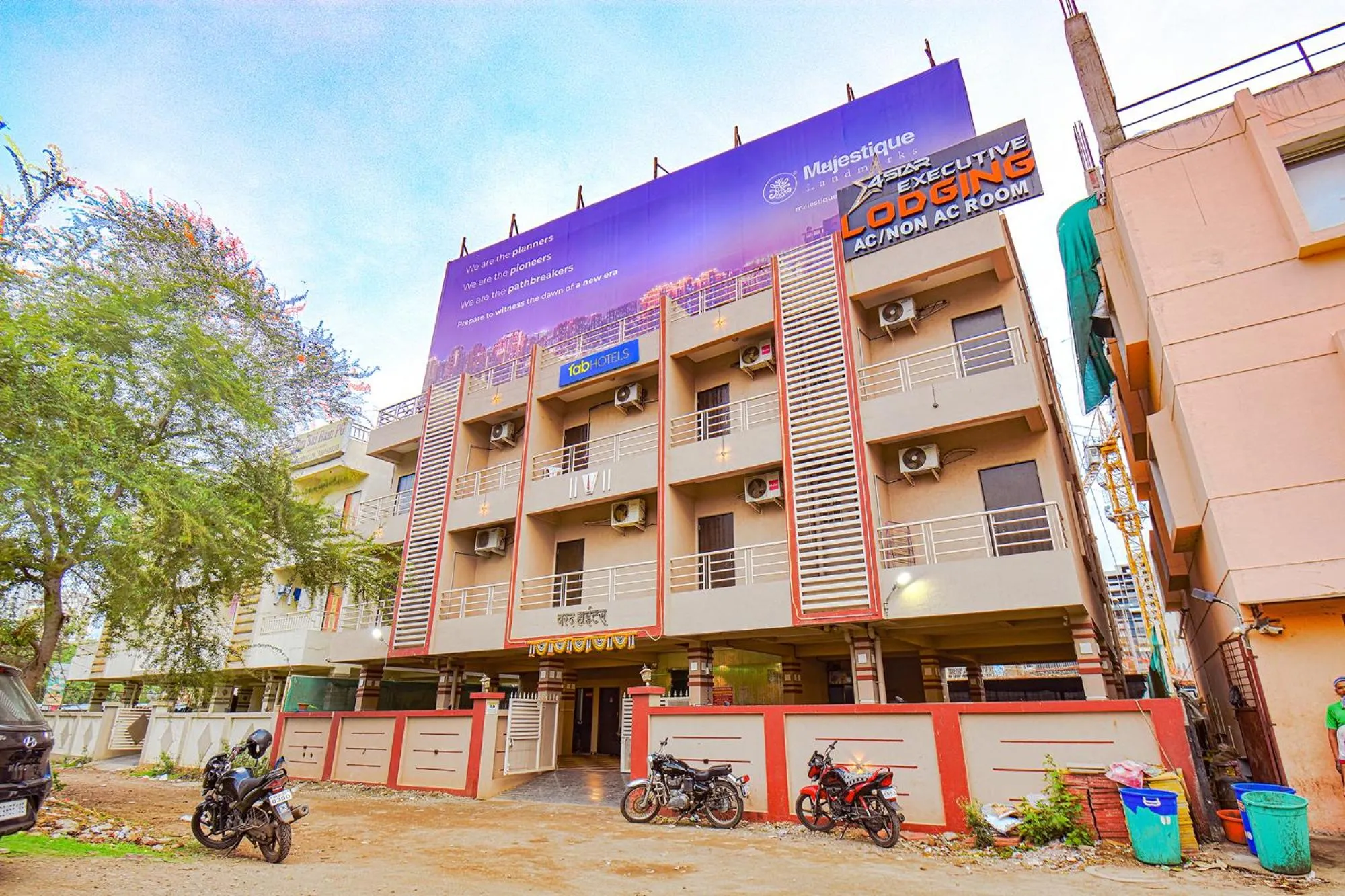 Property building in FabExpress 4 Star Executive - Nr World Trade Center