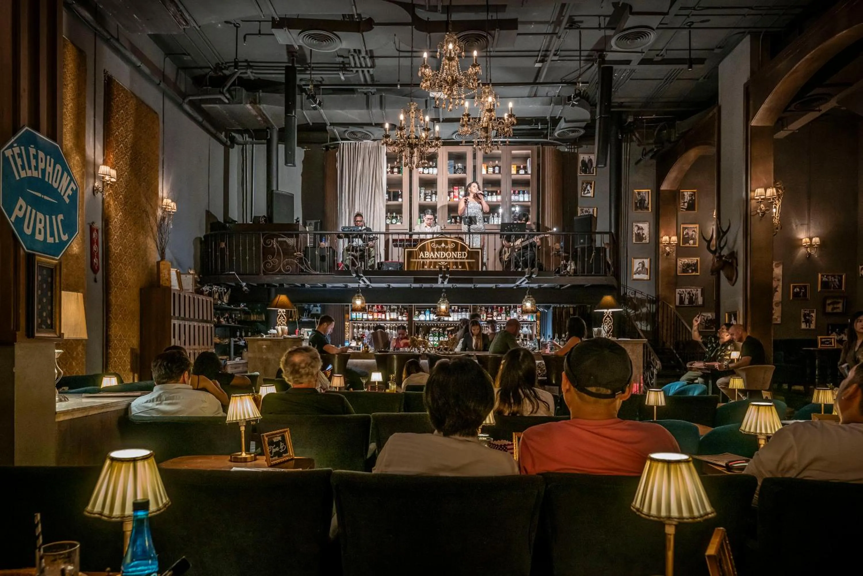 Lounge or bar in The Coach Hotel Sukhumvit - Asok BTS Bangkok