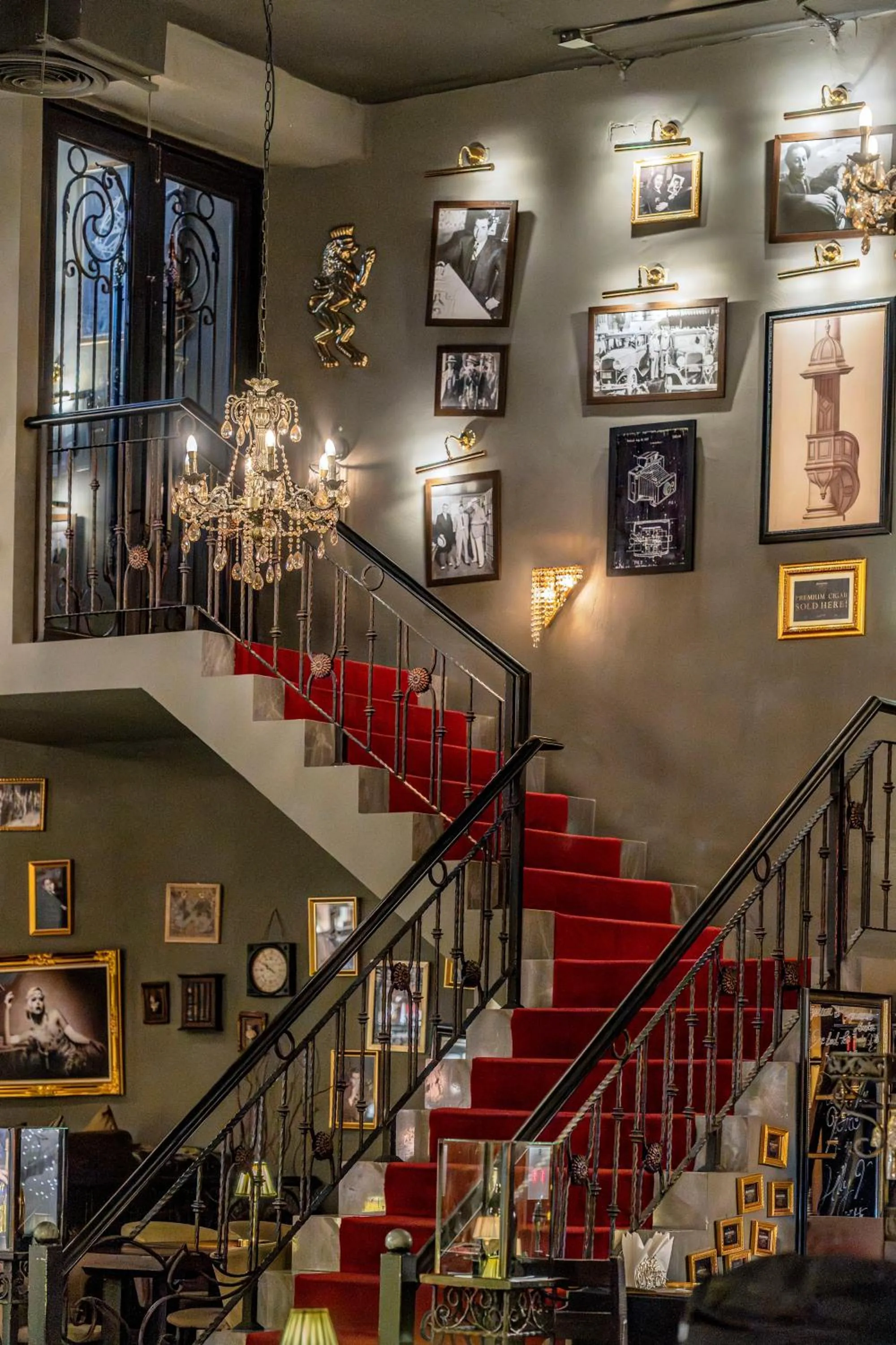 Lounge or bar in The Coach Hotel Sukhumvit - Asok BTS Bangkok