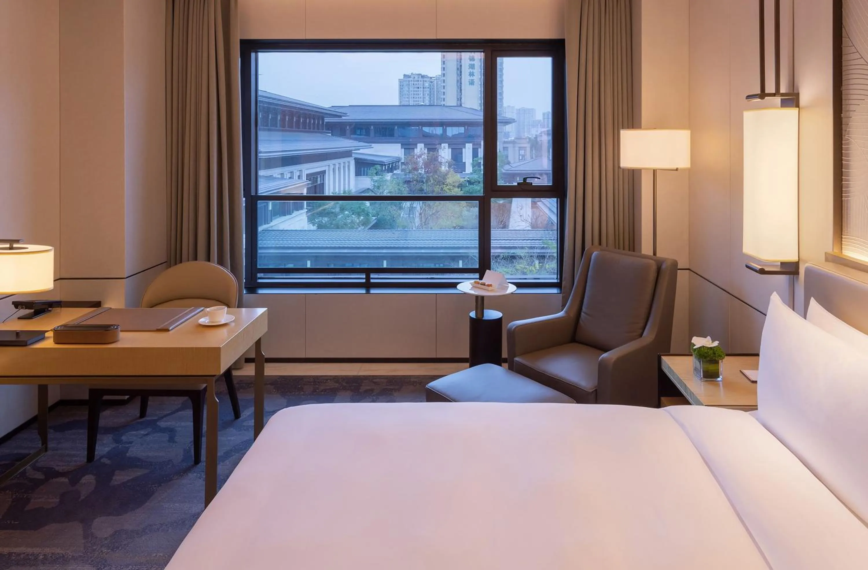 View (from property/room), Bed in Gran Meliá Chengdu