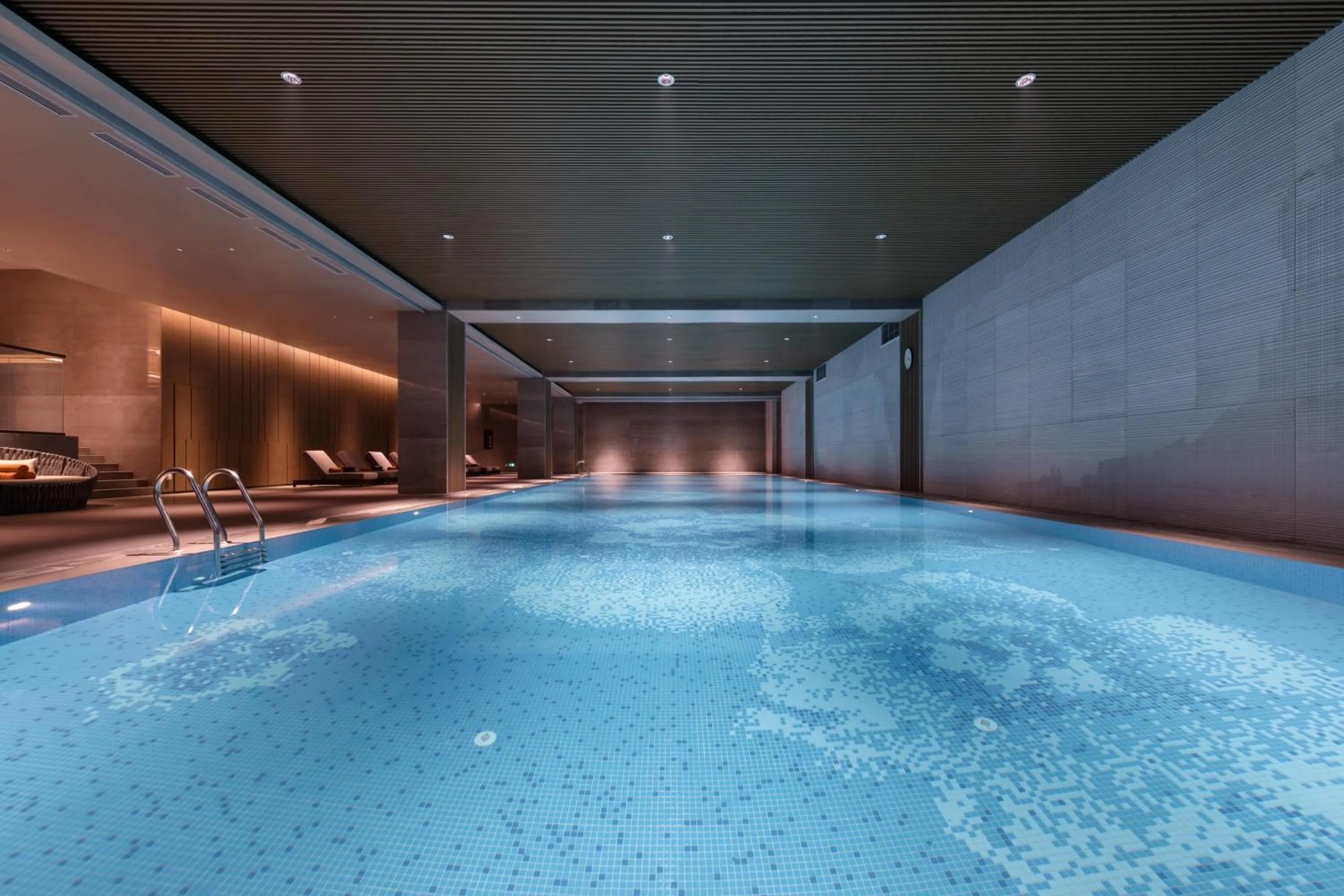 Swimming pool in Gran Melia Chengdu