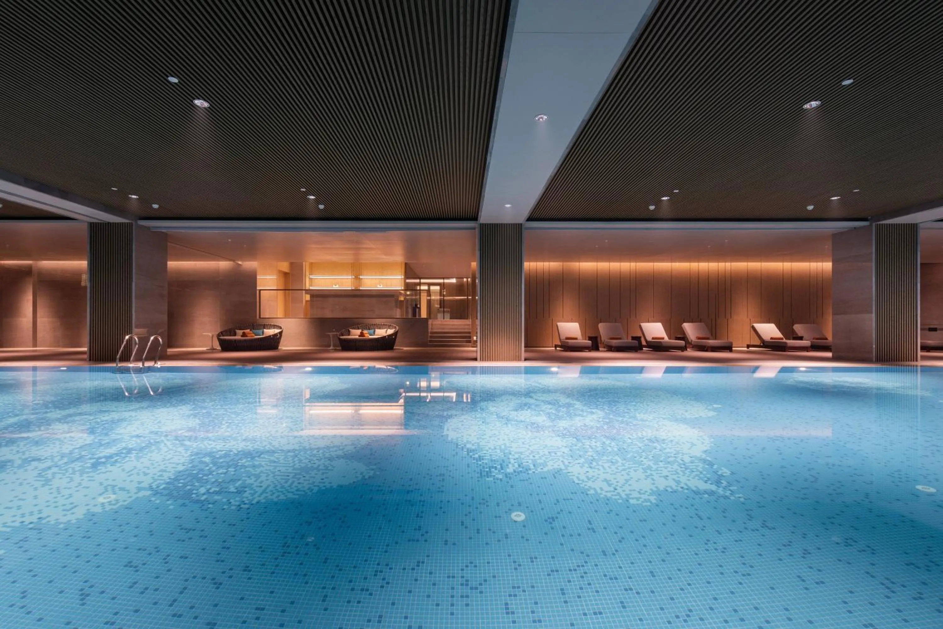 Swimming pool in Gran Meliá Chengdu