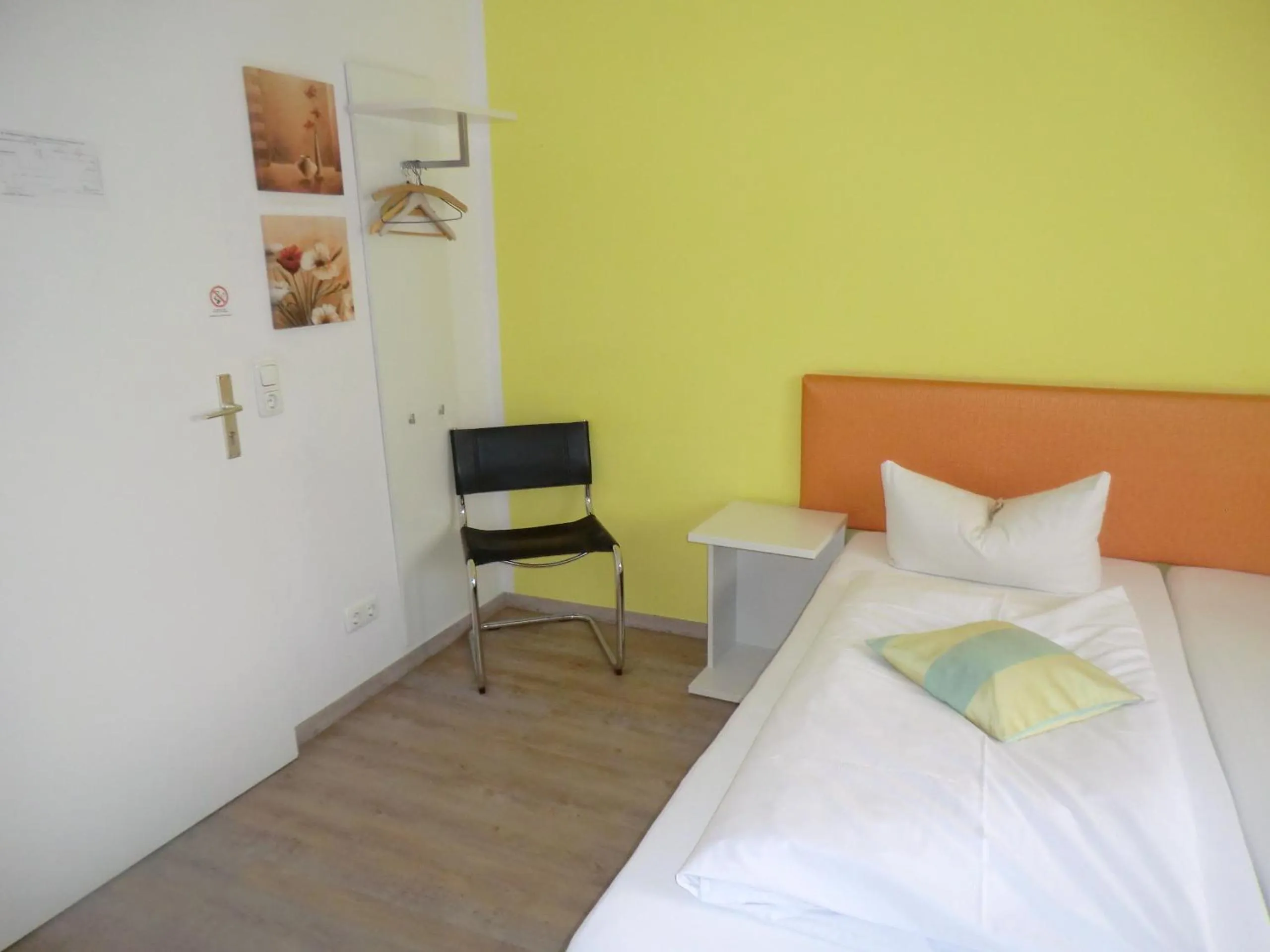 Photo of the whole room, Bed in Hotel Pension Haydn