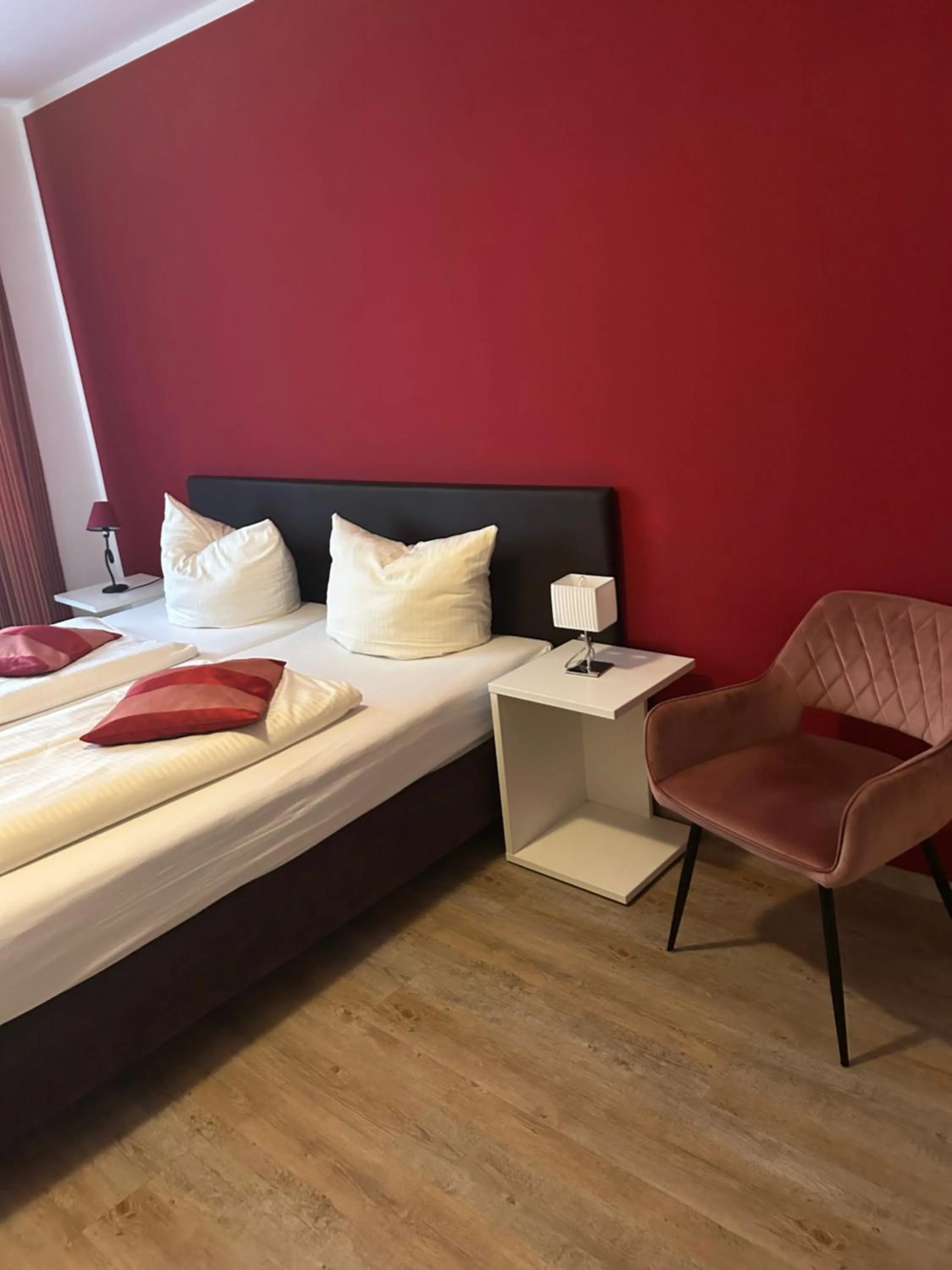 Bedroom, Bed in Hotel Pension Haydn