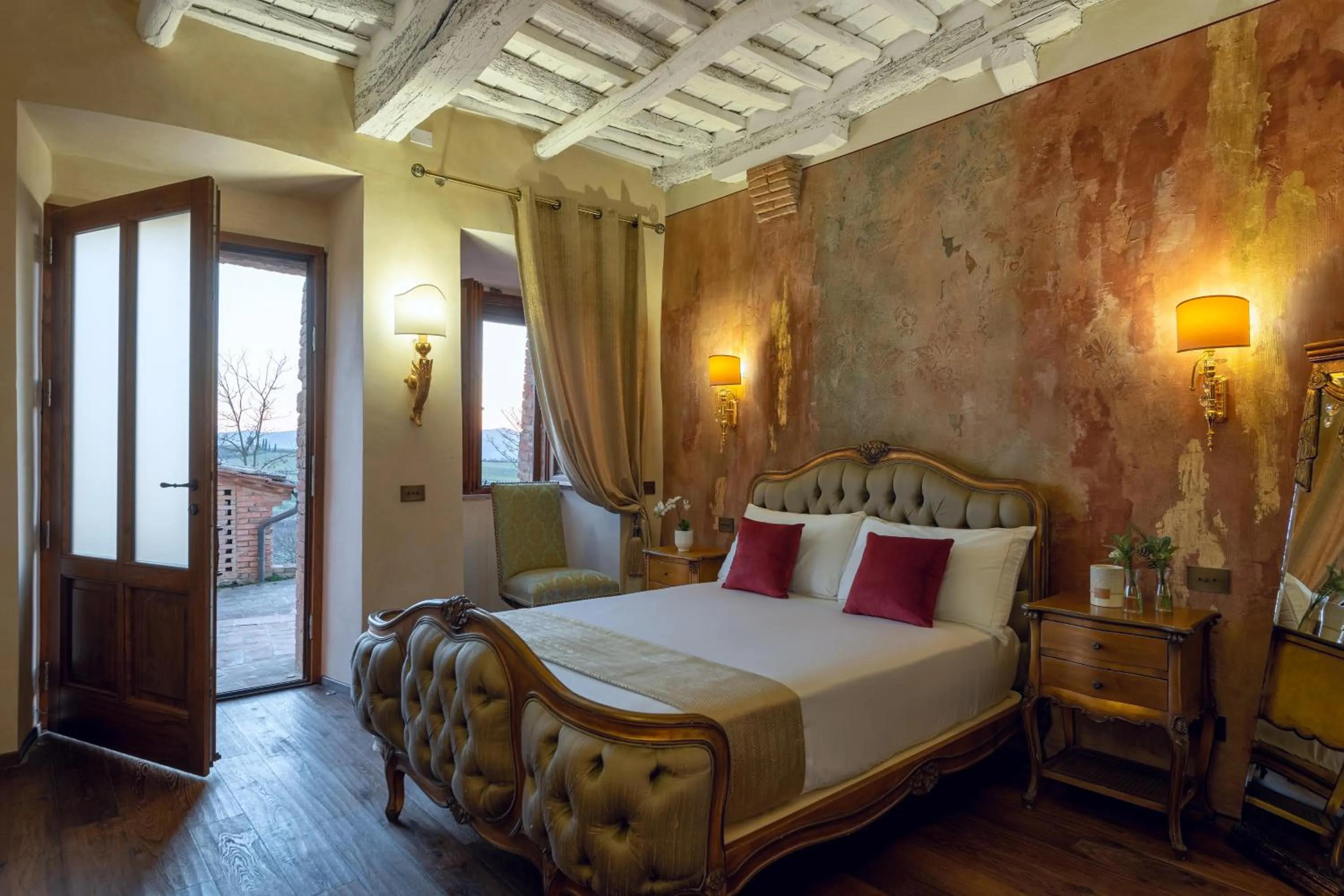 Photo of the whole room, Bed in Il Miraggio in Val d'Orcia Relais & Spa
