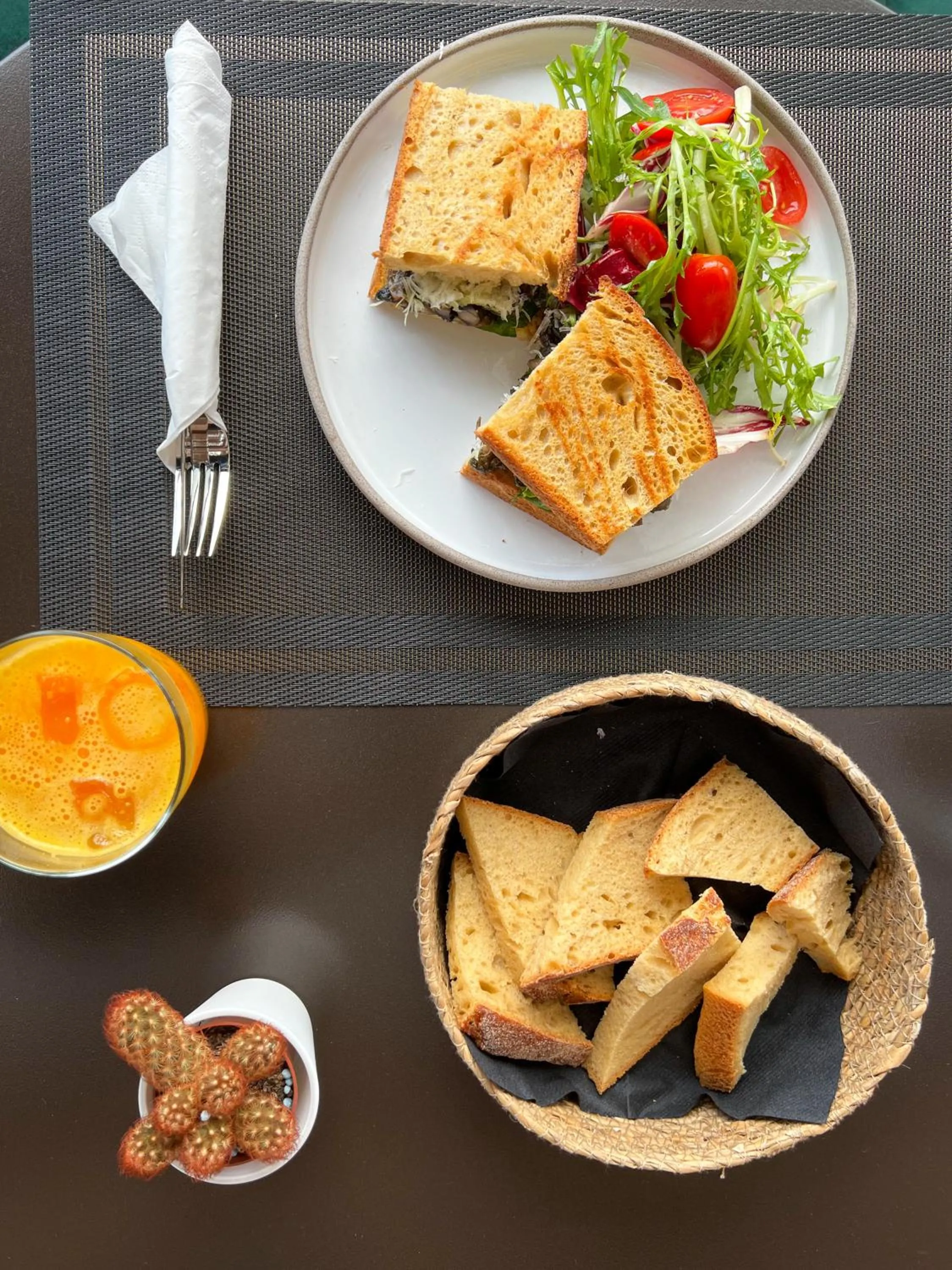 Breakfast in L'Avventura Athens