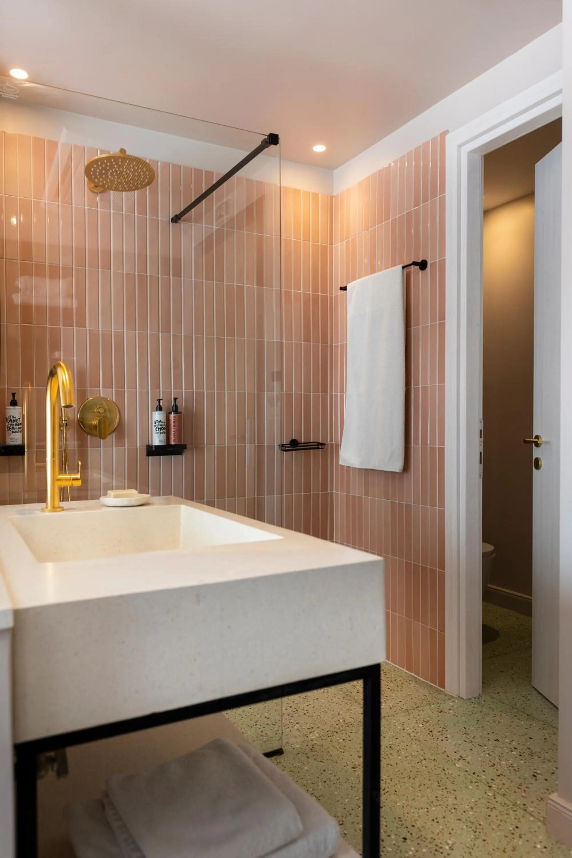 Bathroom in L'Avventura Athens