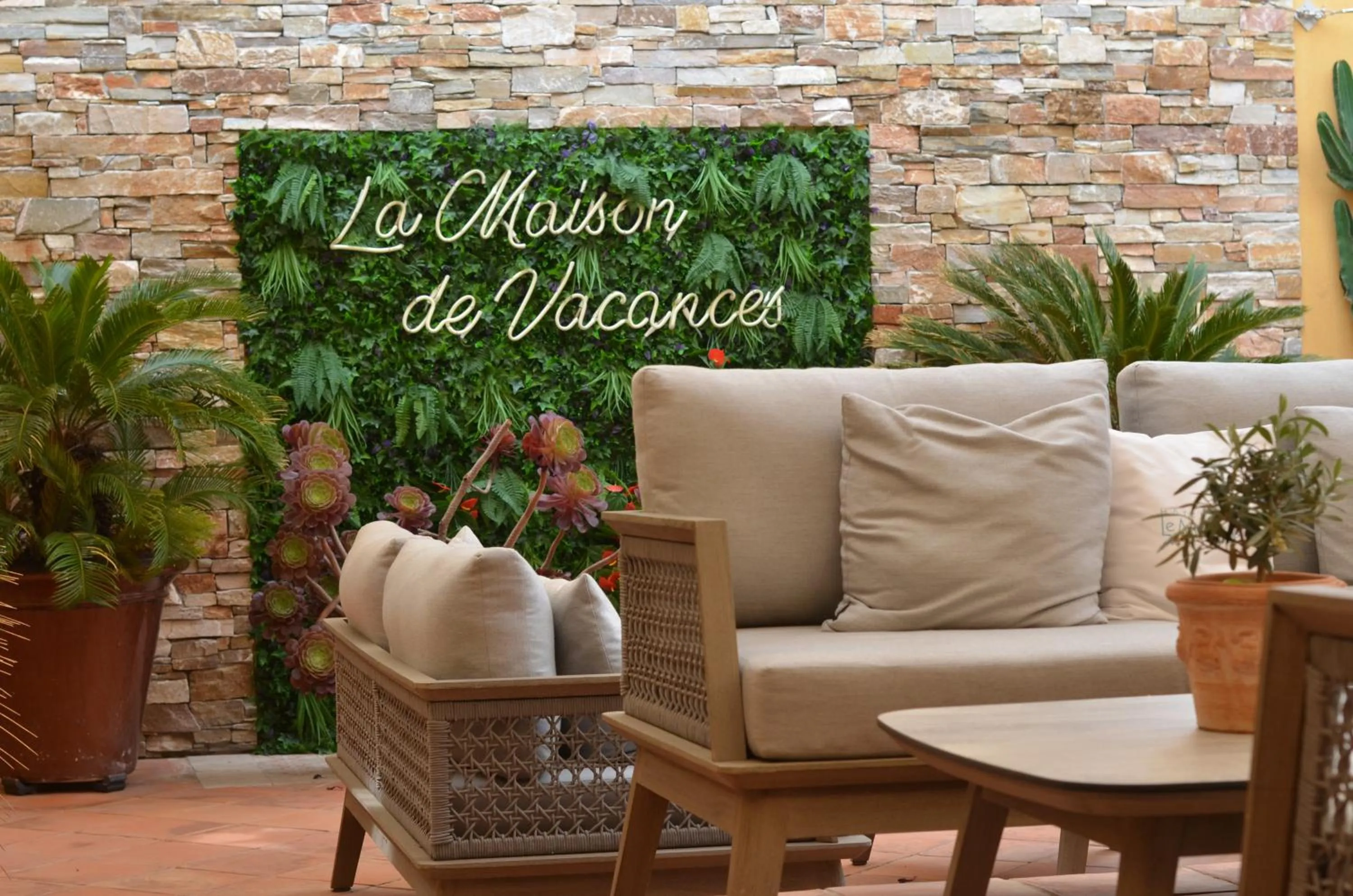 Restaurant/places to eat in Le Mouillage