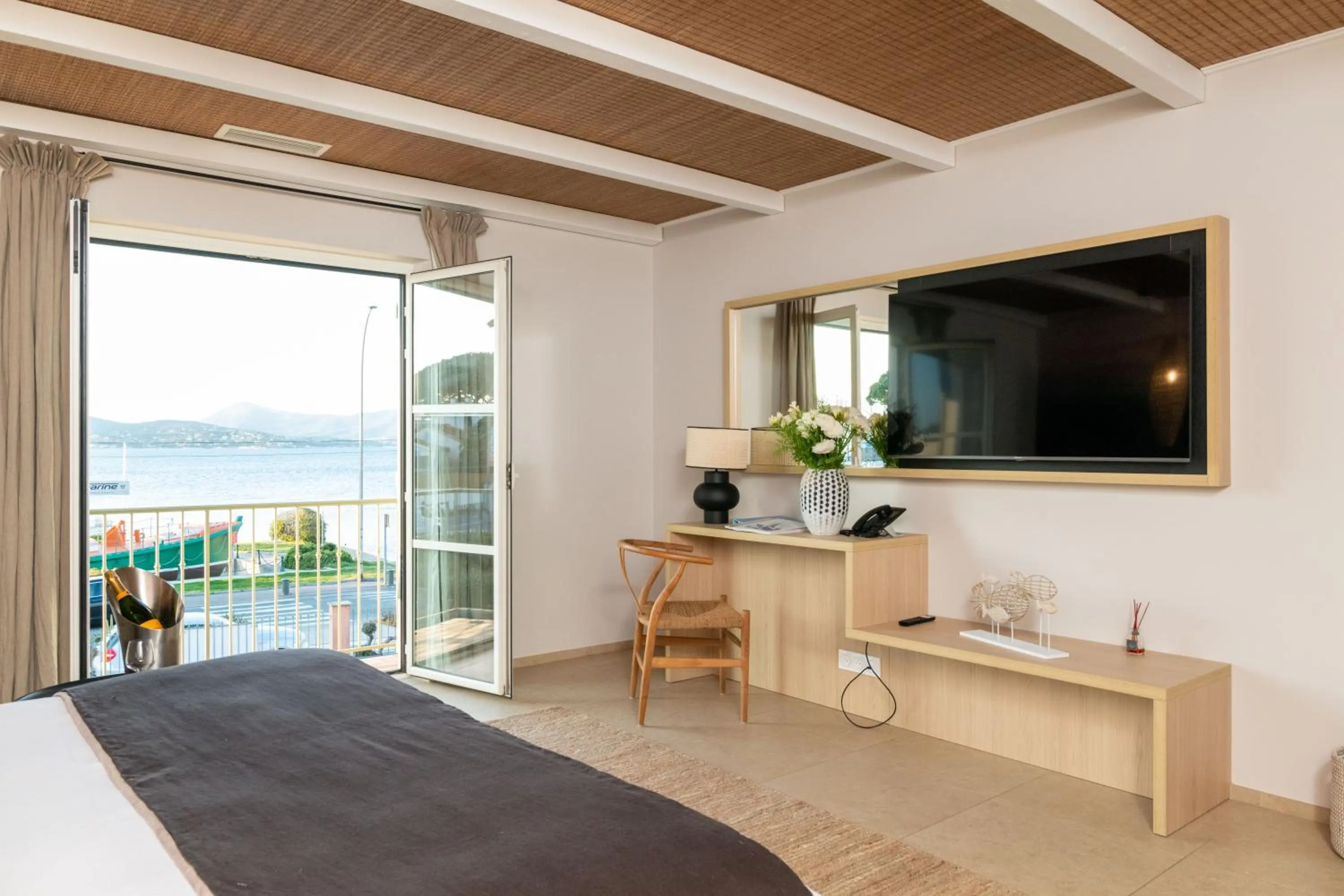 Natural landscape, Bed in Le Mouillage