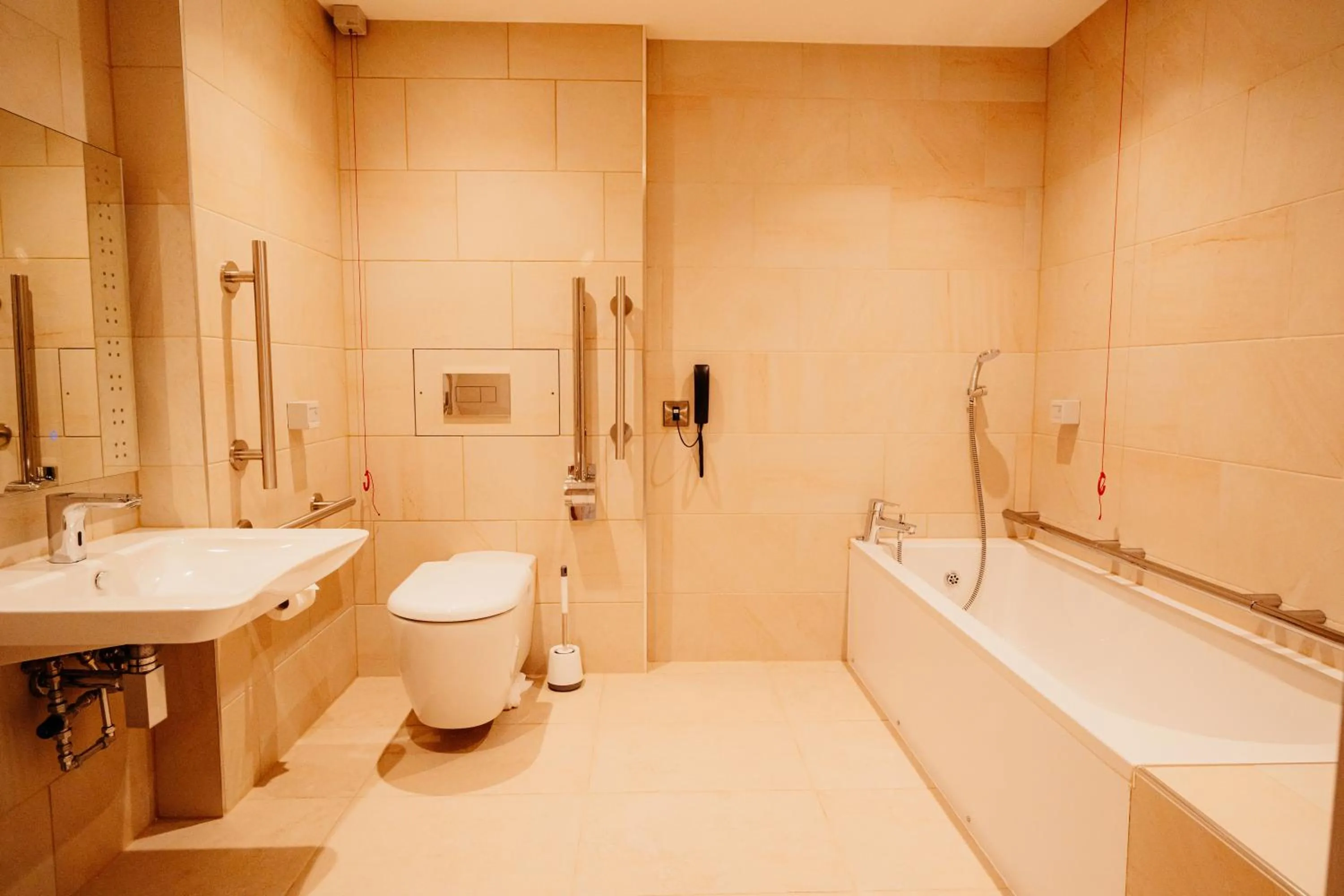 Shower in The Fleece at Ruleholme