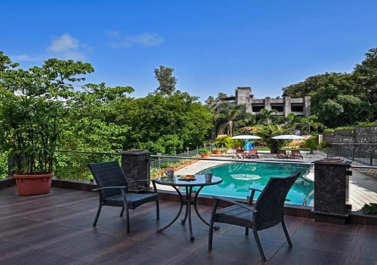 Swimming pool in Meritas Crystal Resort