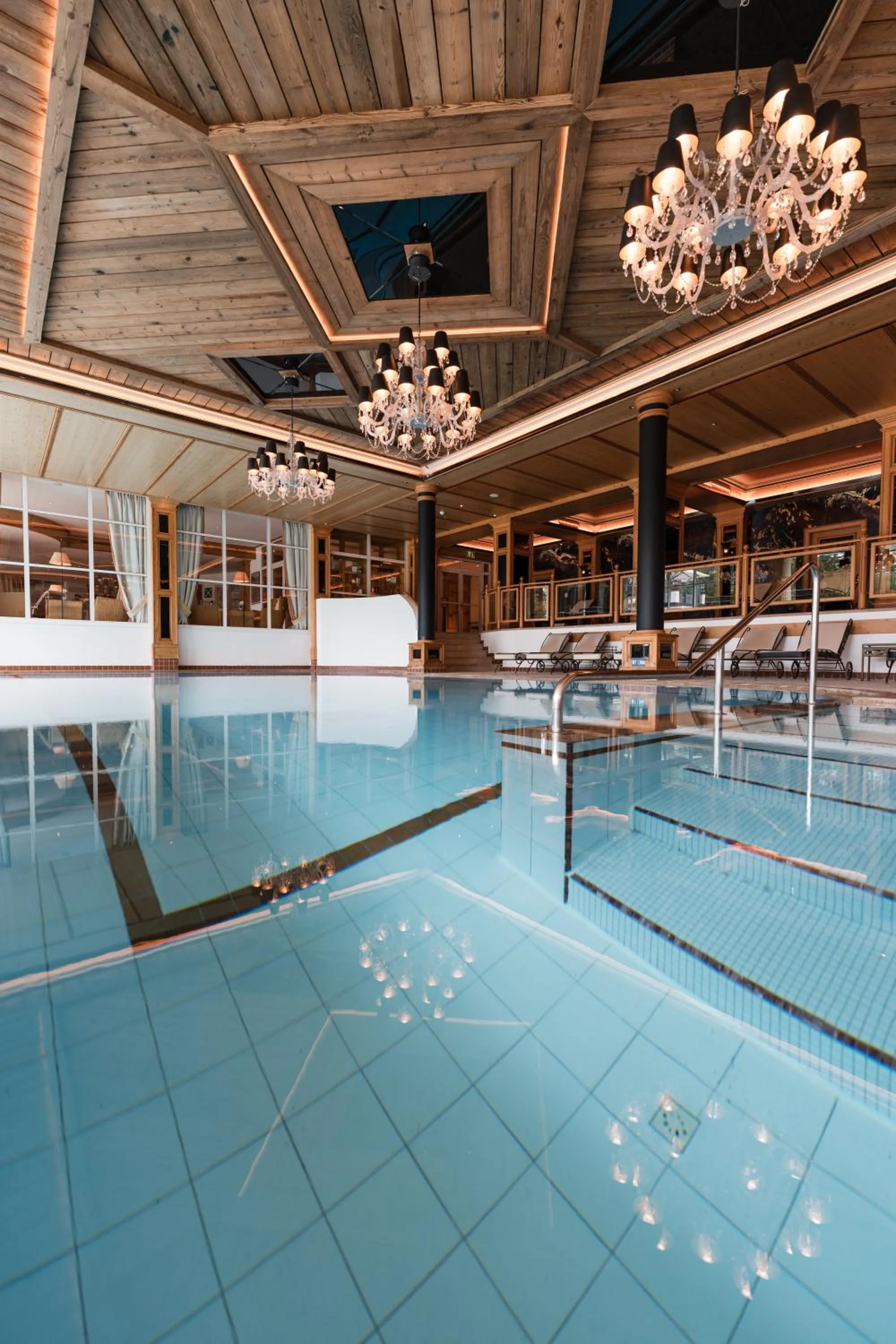 Swimming pool in Alpin Resort Sacher