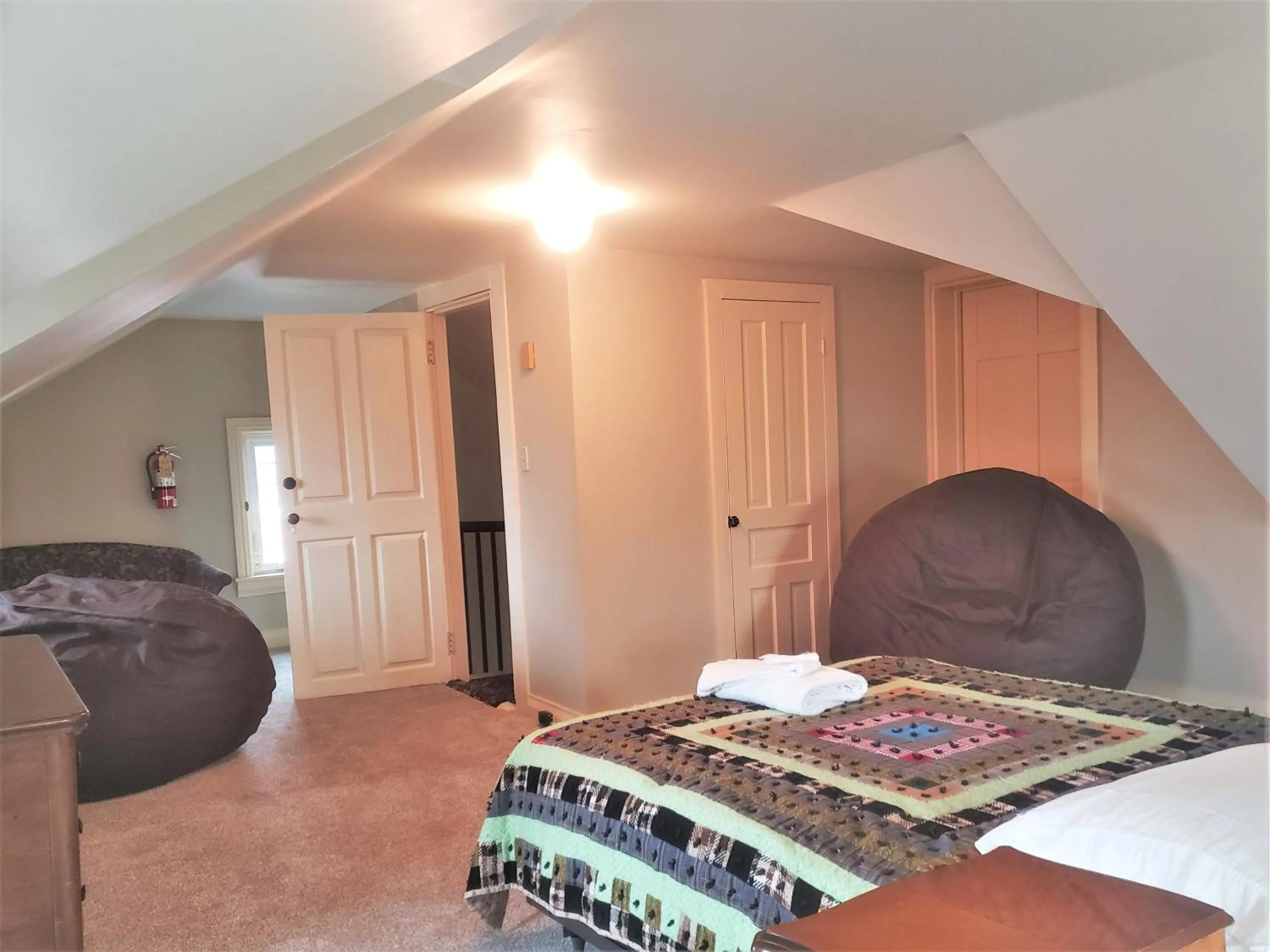 Bedroom, Bed in Downtown Bucher House