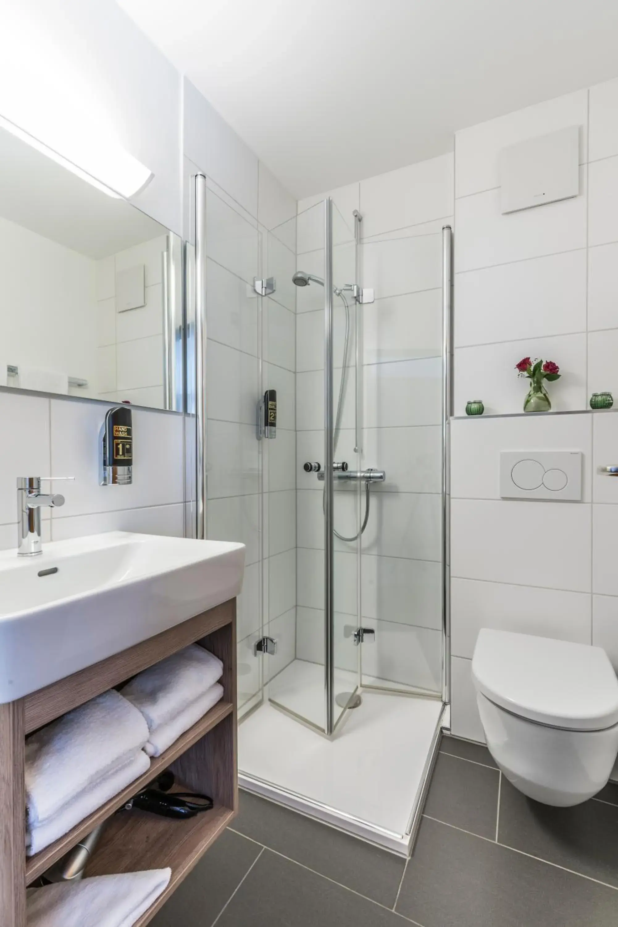 Standard Twin Double Room (with Air Conditioning) - single occupancy in Rührberger Hof Hotel & Restaurant Grenzach-Wyhlen bei Basel Standard Twin Double Room (with Air Conditioning) - single occupancy in Rührberger Hof Hotel & Restaurant Grenzach-Wyhlen bei Basel