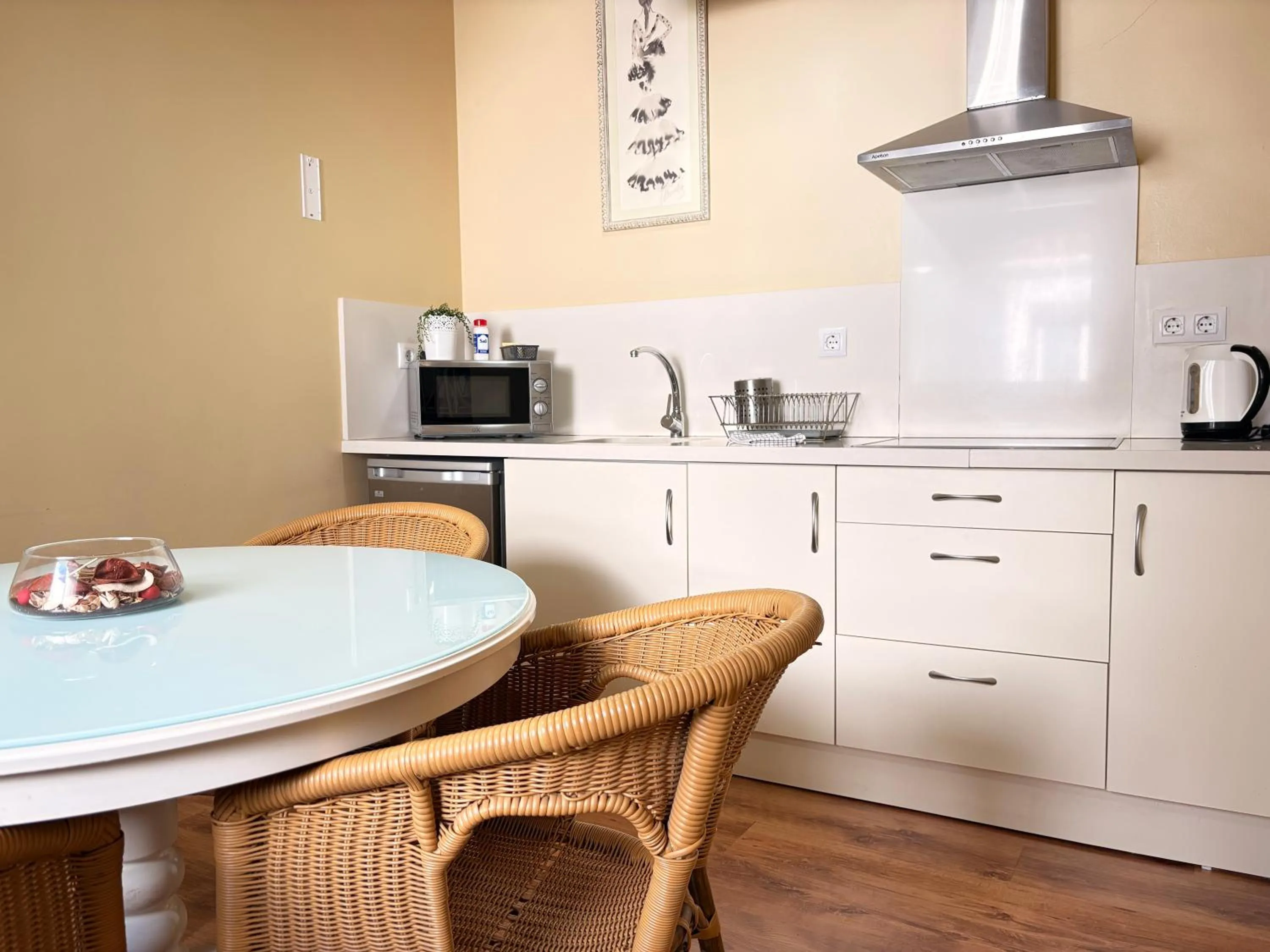 Dining area in Life Apartments San Vicente