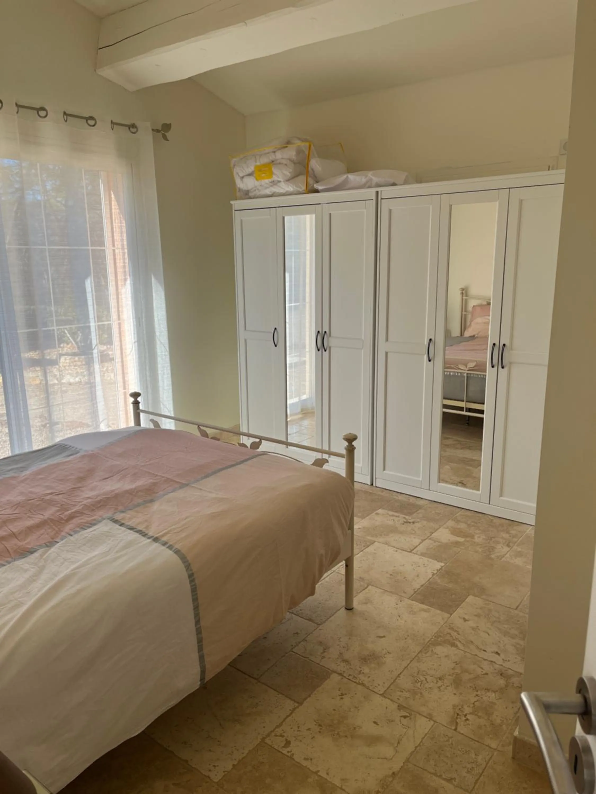 Bed in Domaine Le Mas Sans Soucis