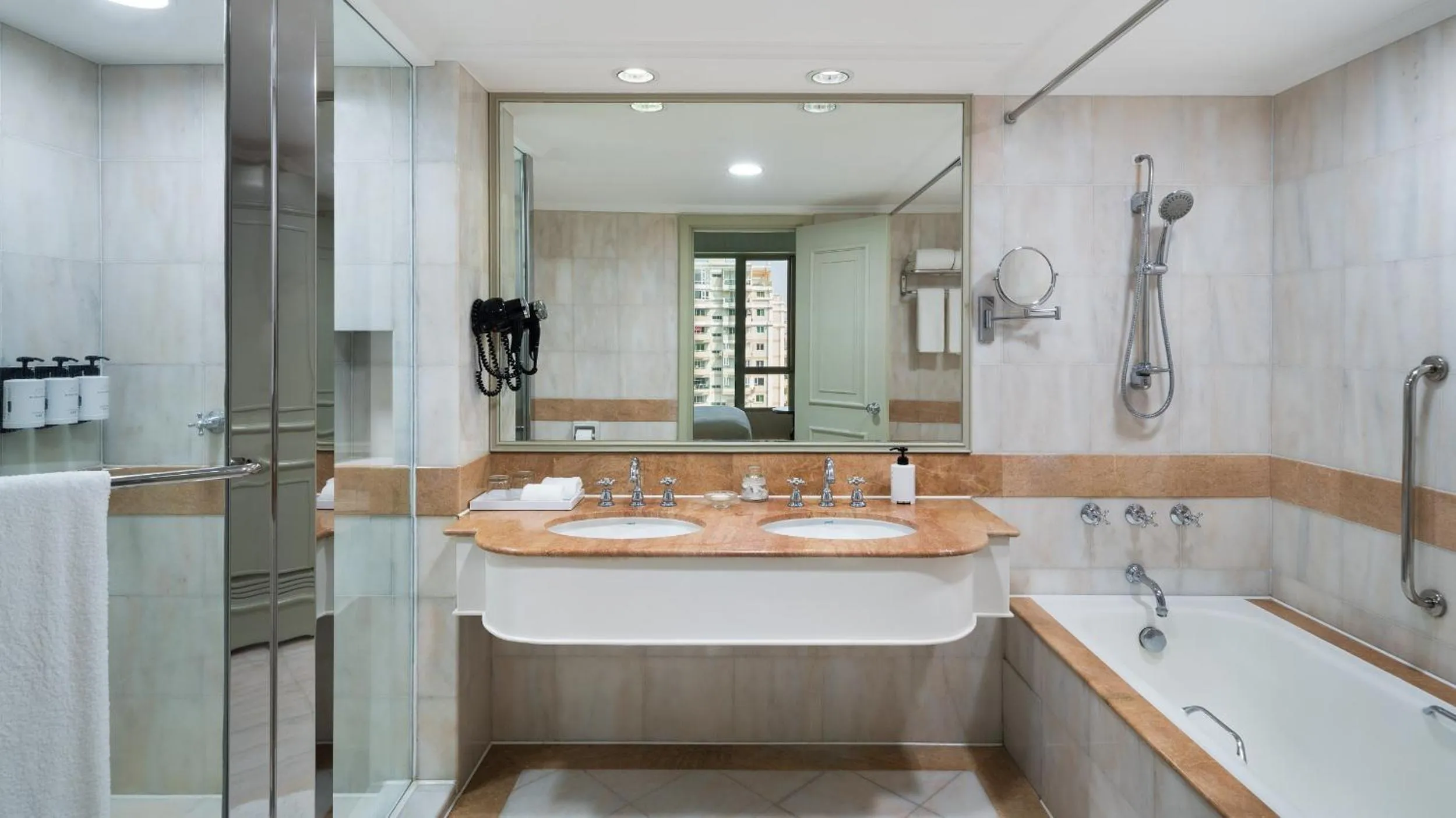 Toilet in Marco Polo Xiamen