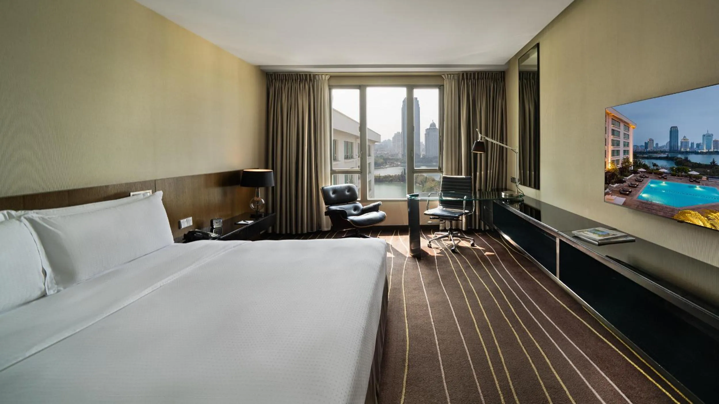 Property building, Bed in Marco Polo Xiamen