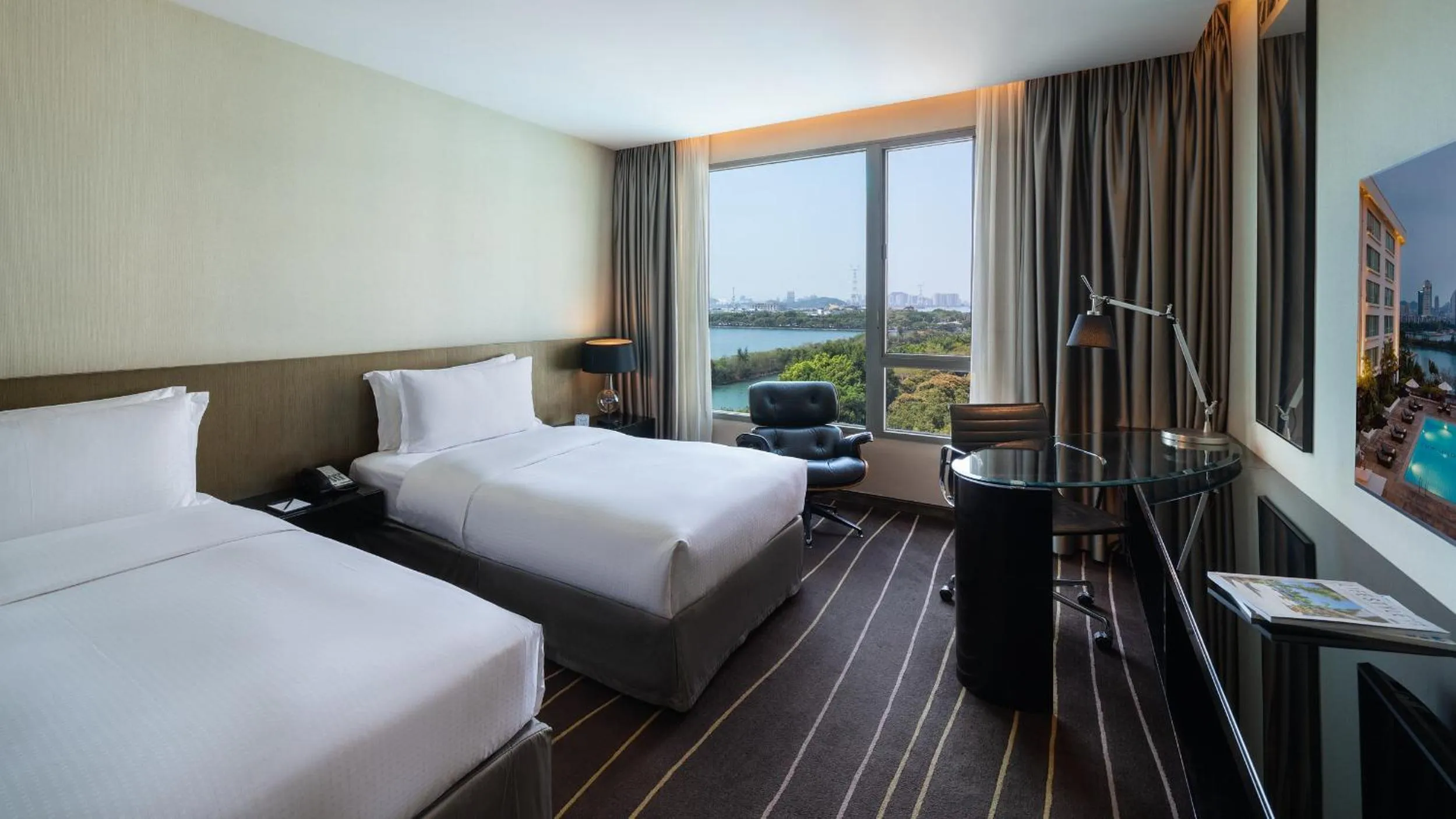 Photo of the whole room, Bed in Marco Polo Xiamen